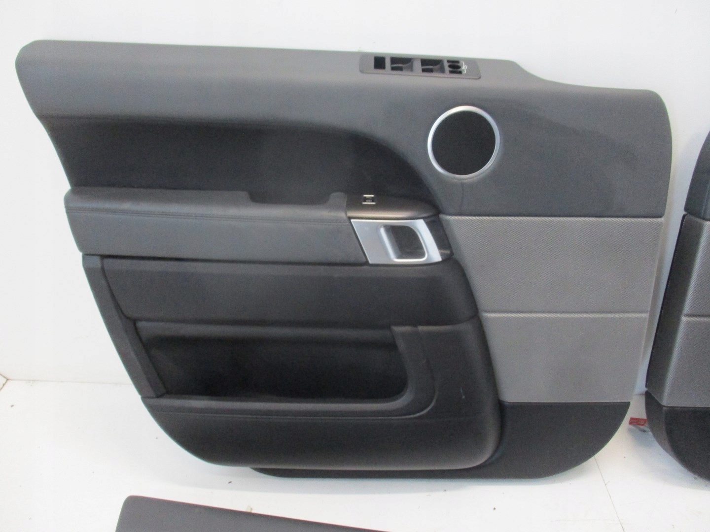 Оббивка оббивки дверей Range Rover SPORT передня