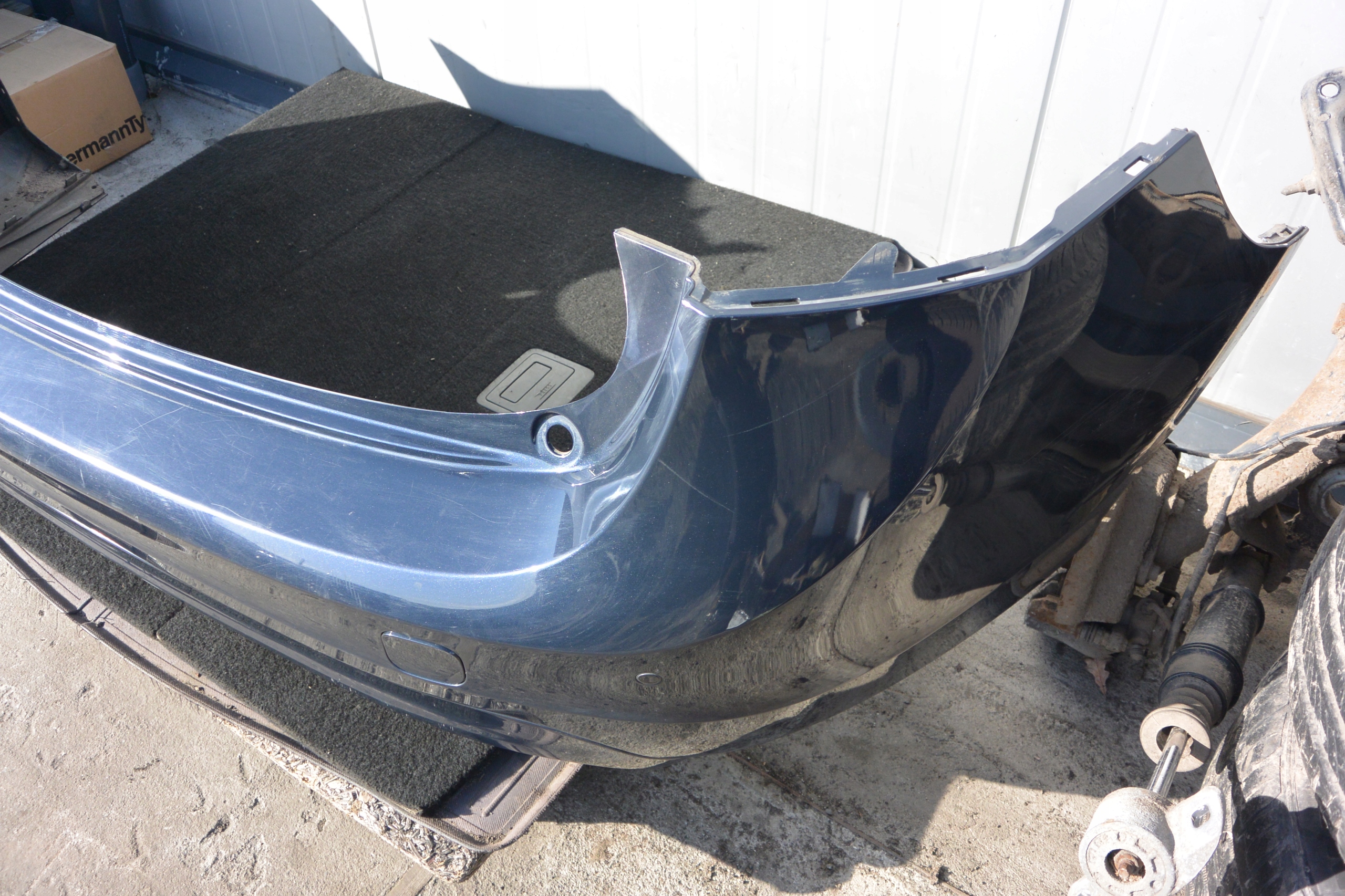 ZDERZAK TYŁ 498 CASPIAN BLUE PDC VOLVO V60 II LIFT Producent części Volvo OE