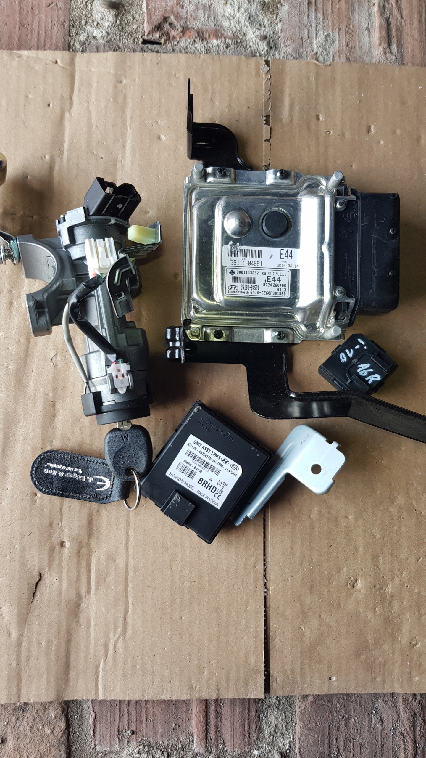 Hyundai i10 13-16Р. комплект иммо 39111-04591