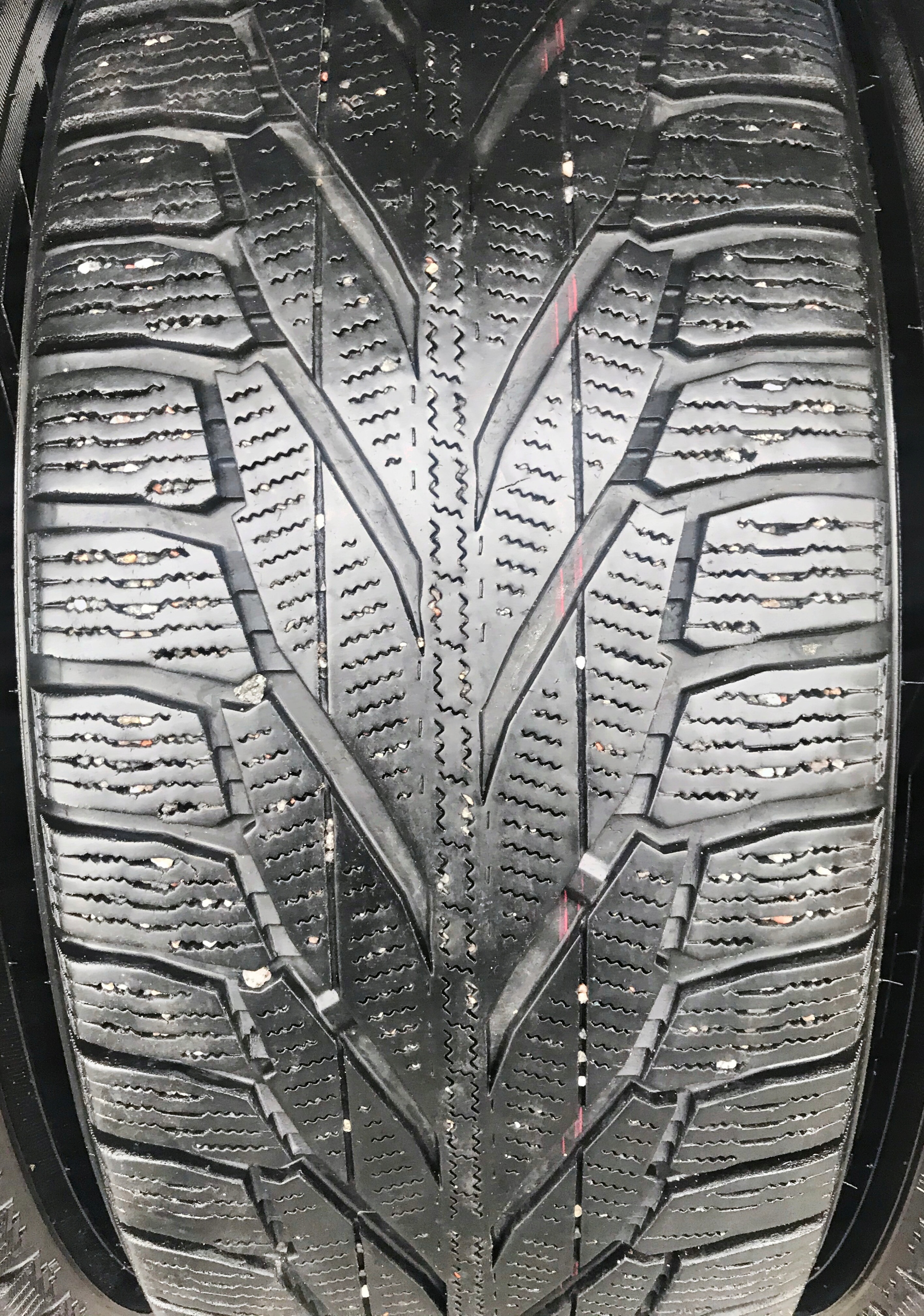 4x 215/65R16 NOKIAN HAKKAPELITTA R2 SUV 102R ZIMA Rok produkcji 2015