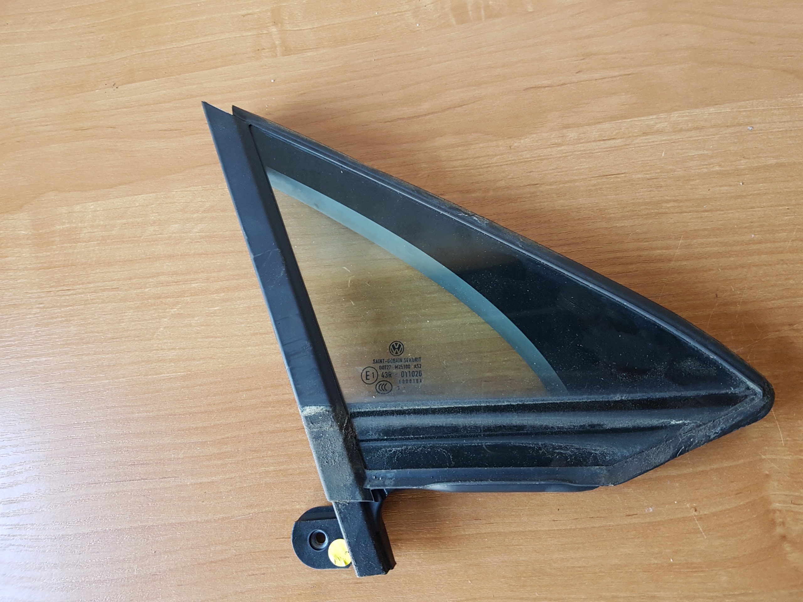 Vw passat b8 szyba trojkat 3G0845114B