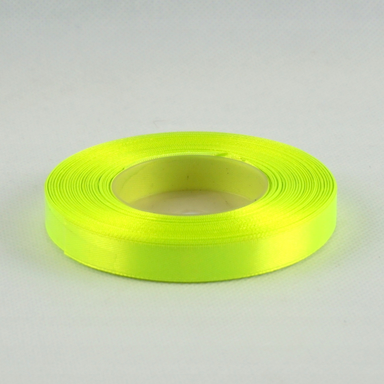 

Taśma atłasowa 12mm/32m Kanarkowa, Odblaskowa
