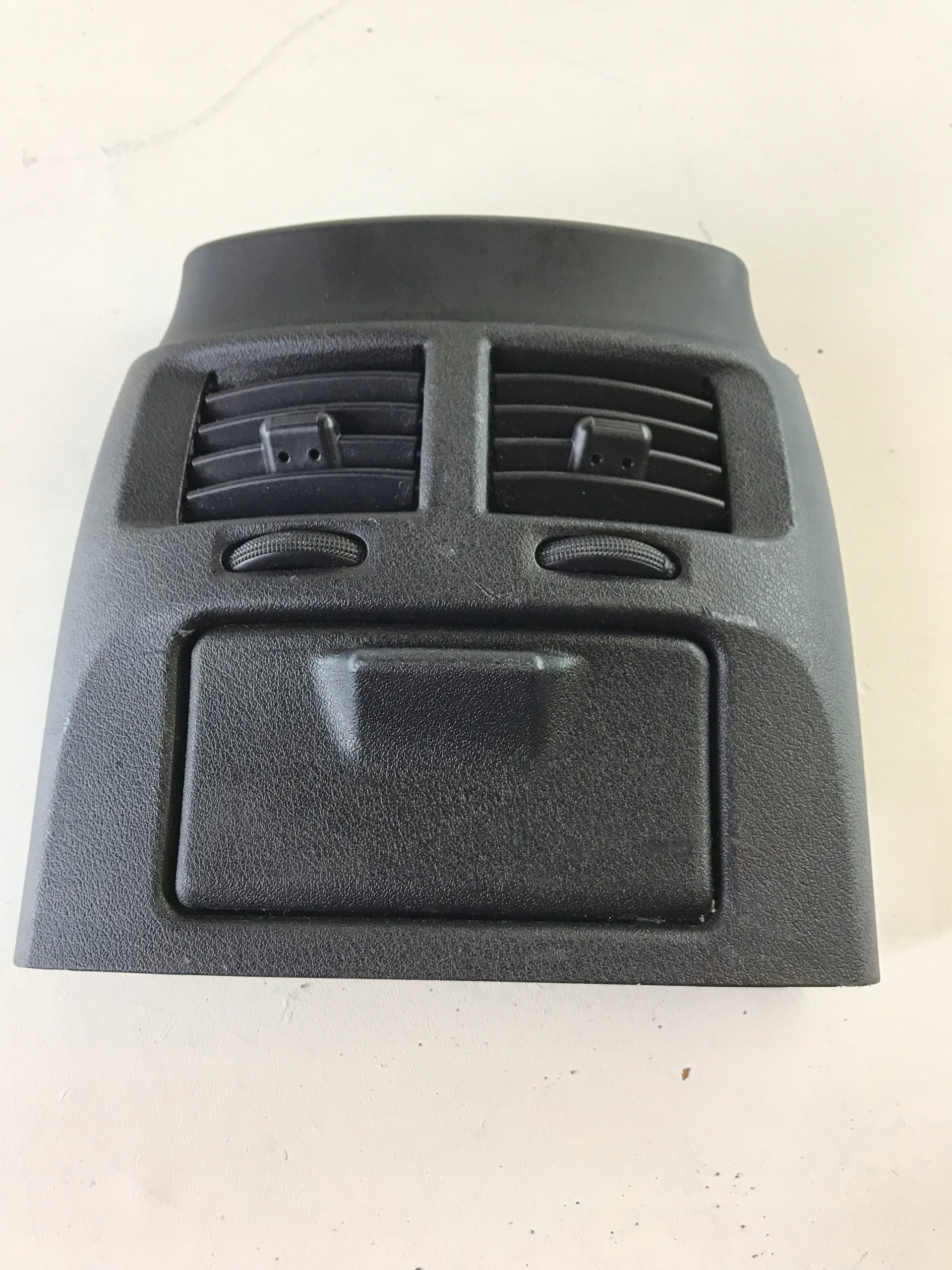 KRATKI NAWIEWU POPIELNICZKA TYŁ LEXUS IS220 IS250 Producent części Lexus OE