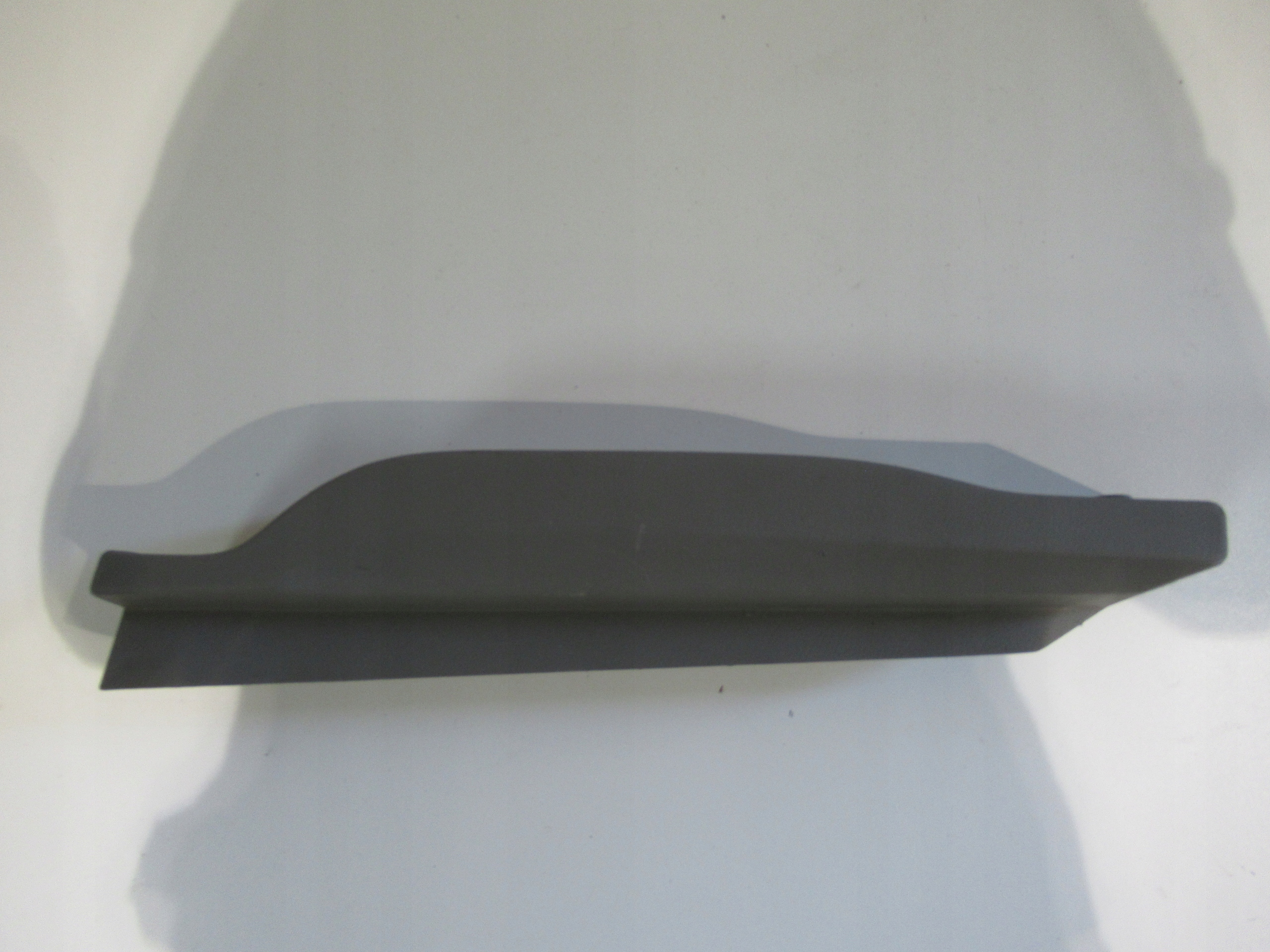 LISTWA BAGAŻNIKA VW T4 7D0867763