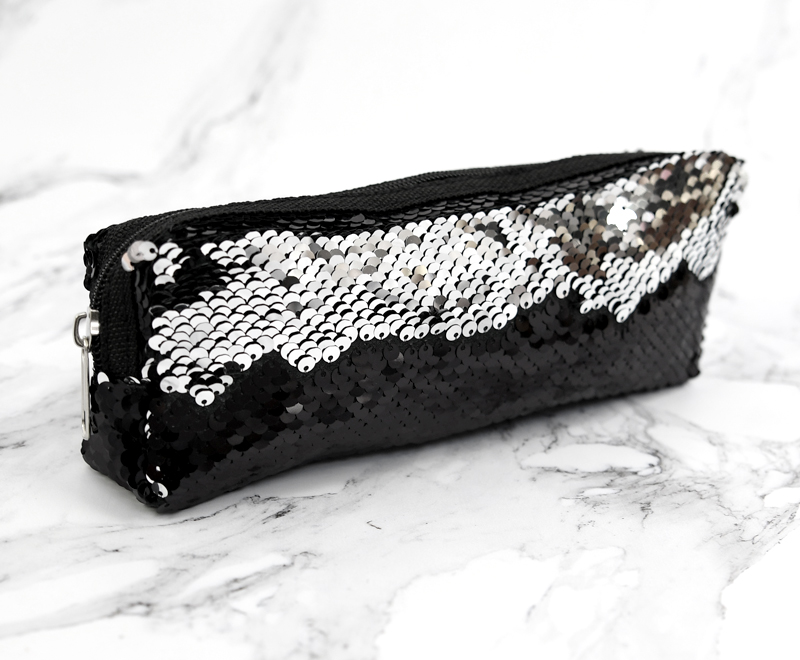 KOSMETYCZKA MAGICZNE CEKINY PIÓRNIK ZMIENIA KOLOR Bohater brak