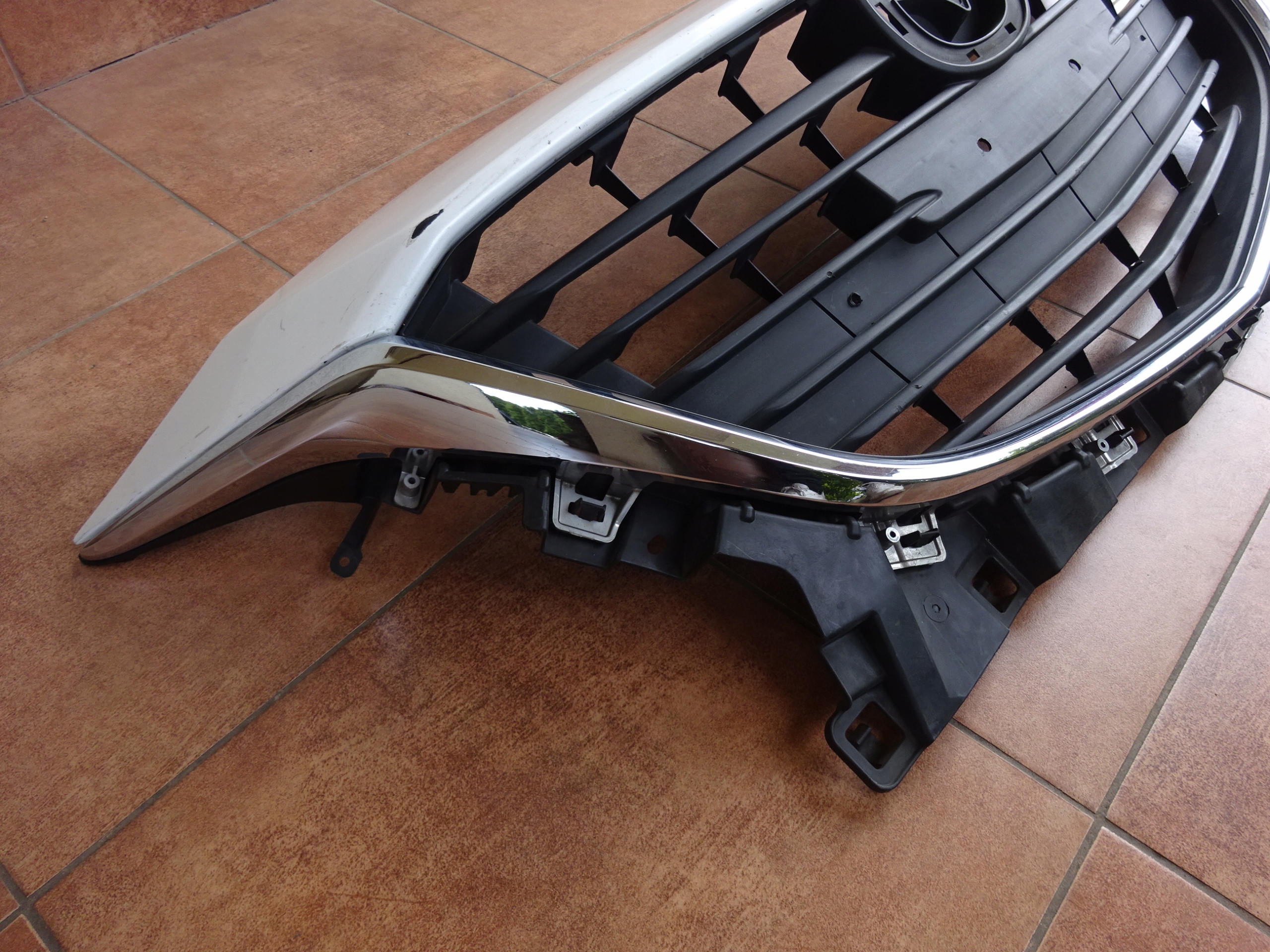 MAZDA 3 MAZDA3 13-17 2013-2017 GRILL ATRAPA PRZÓD Numer katalogowy części BHN1-50712