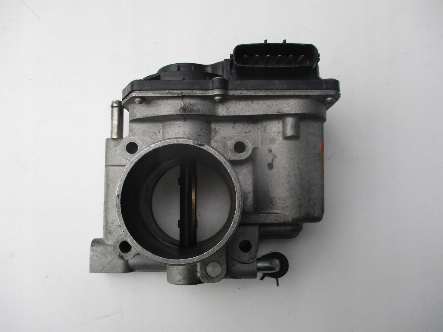 ДРОССЕЛЬНАЯ ЗАСЛОНКА mazda R2AA136B0