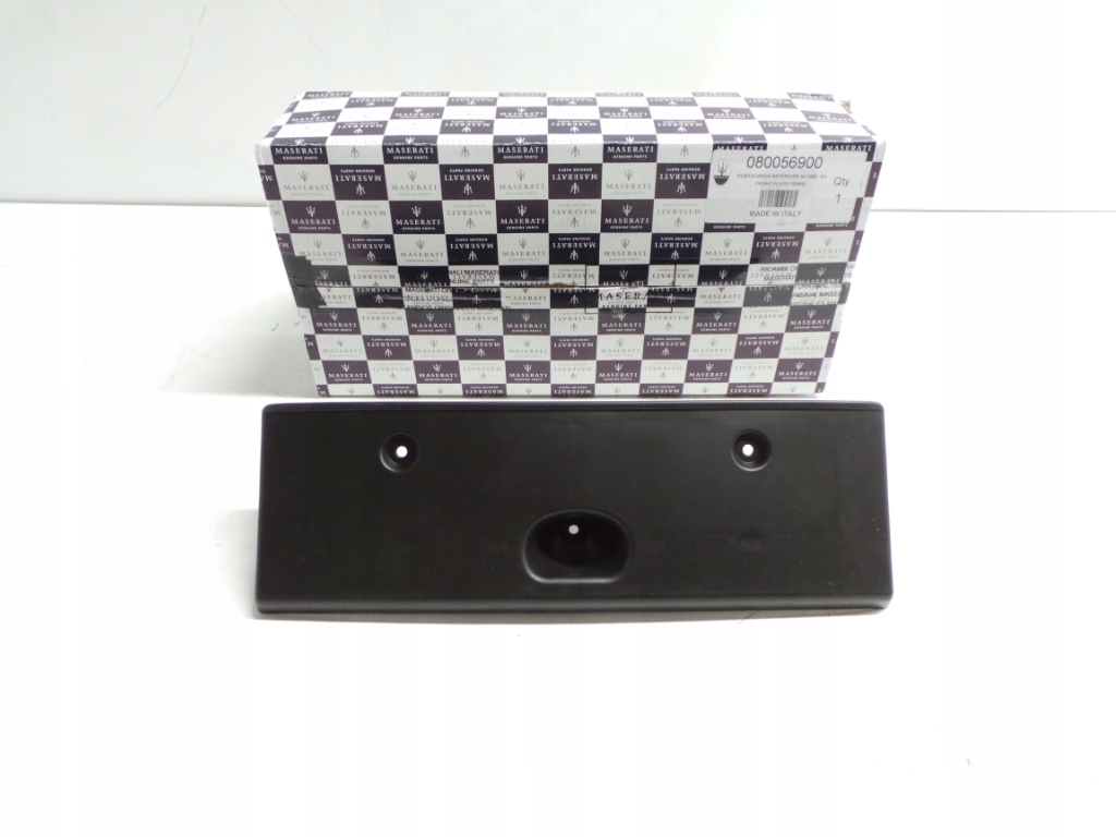 Podstawa tablicy rejestr Maserati Granturismo 2008