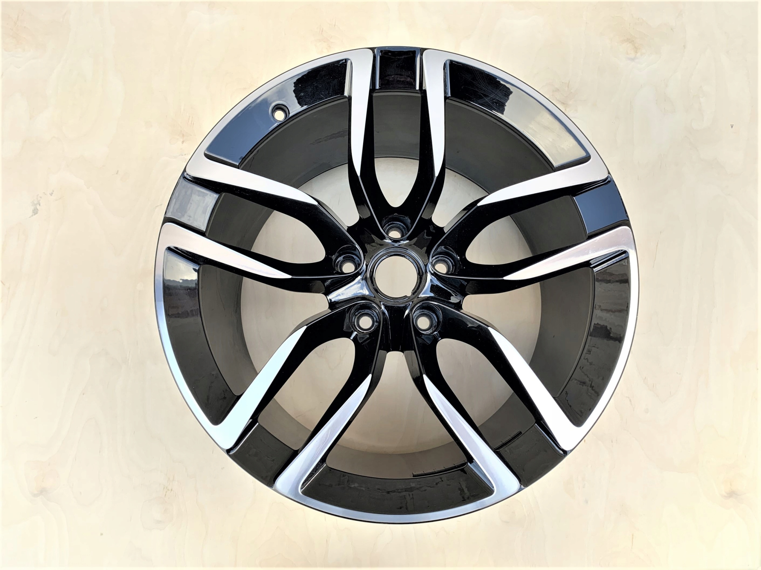 ОБІД ASTON MARTIN ПЕРЕМАГАТИ Db9 11j 20''