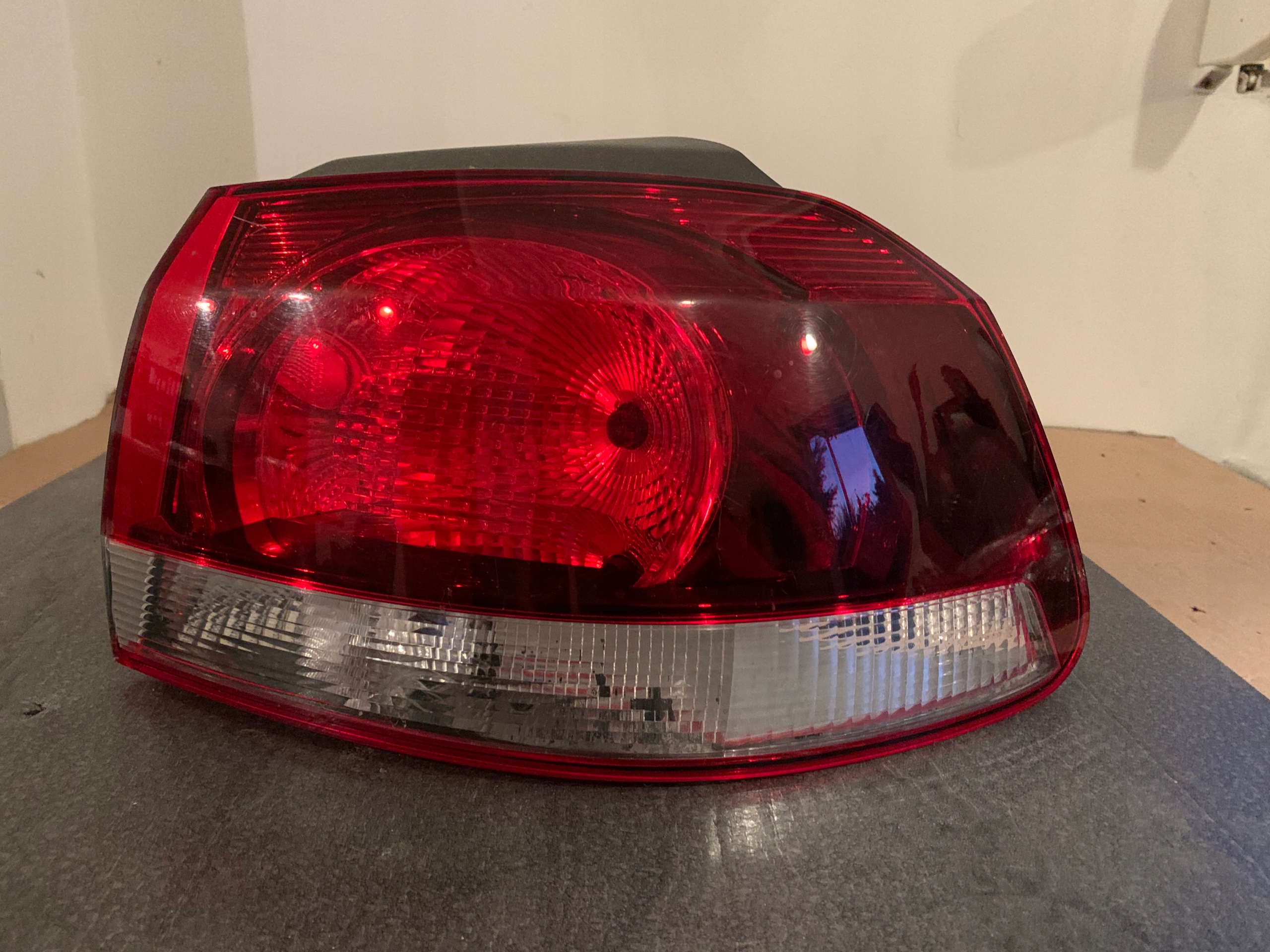 vw GOLF VI HB задний правый фонарь
