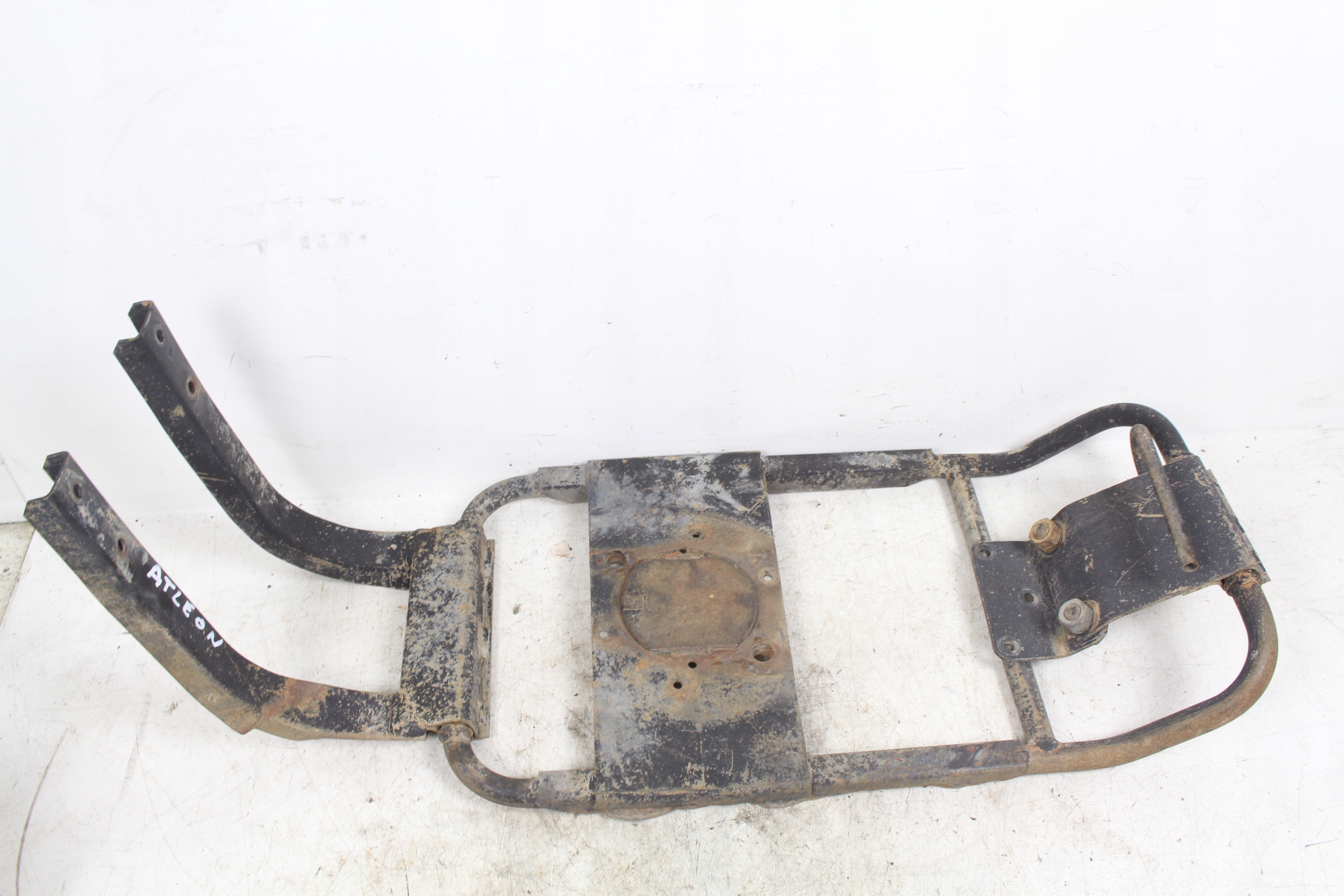 ДЕРЖАТЕЛЬ КОРЗИНЫ ЗАПАСНОГО КОЛЕСА NISSAN ATLEON 99- купити на Avtoex з ...