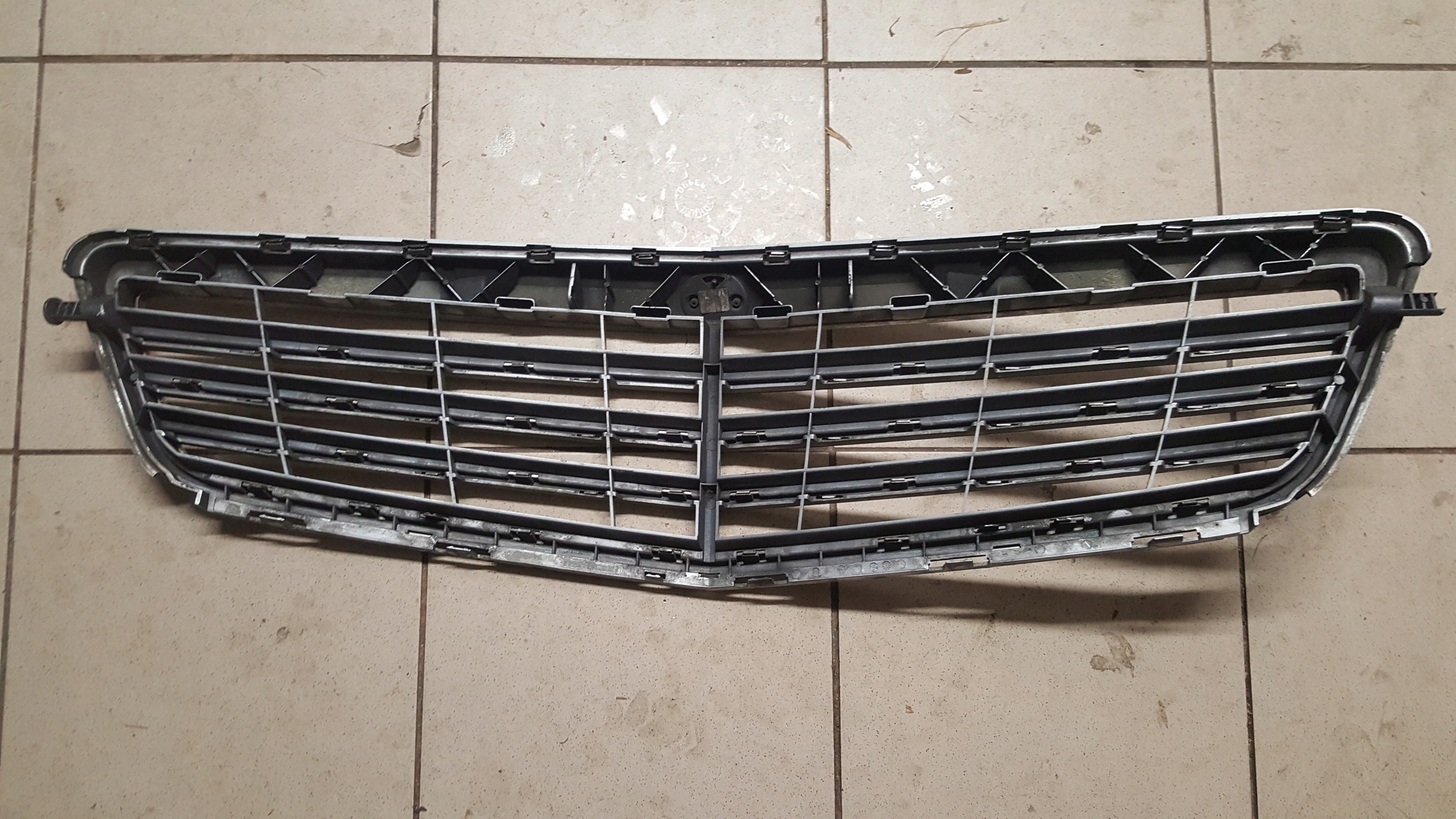 MERCEDES в 204 C класс решетка радиатора