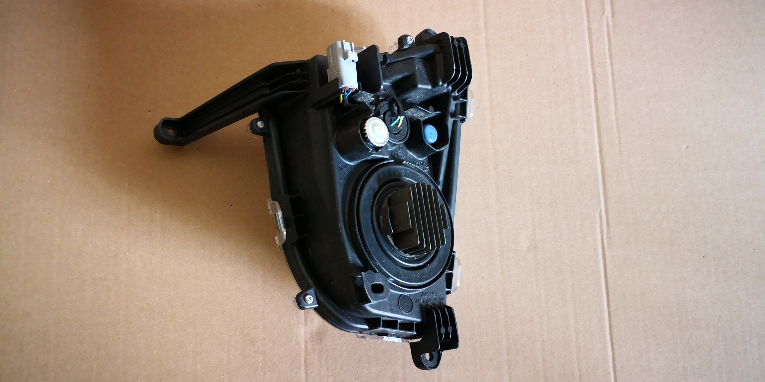 TOYOTA PRIUS 4 IV LED LEFT