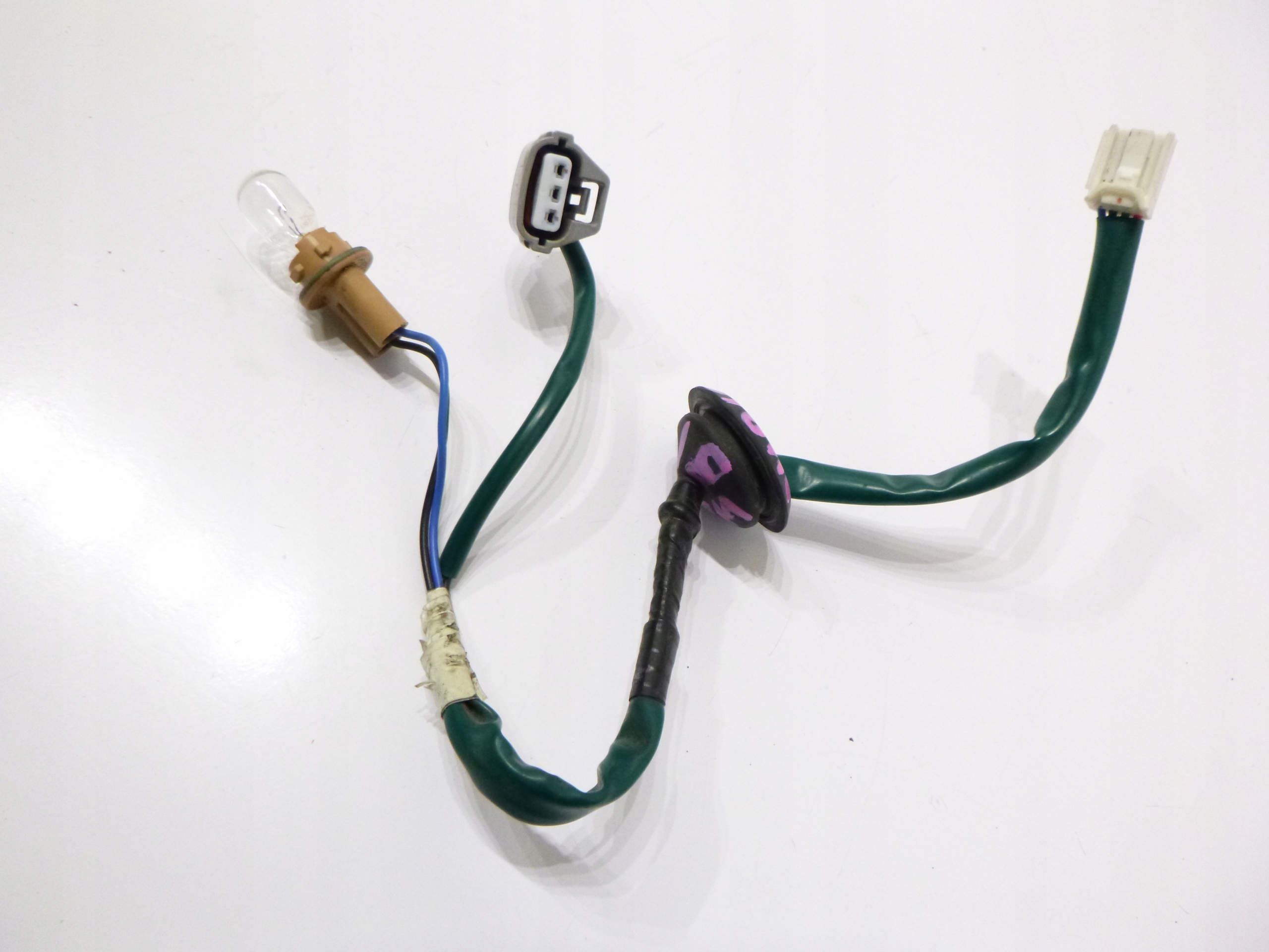 WKLAD WIAZKA OPRAWKI LAMPY TYL TOYOTA AURIS II 12-