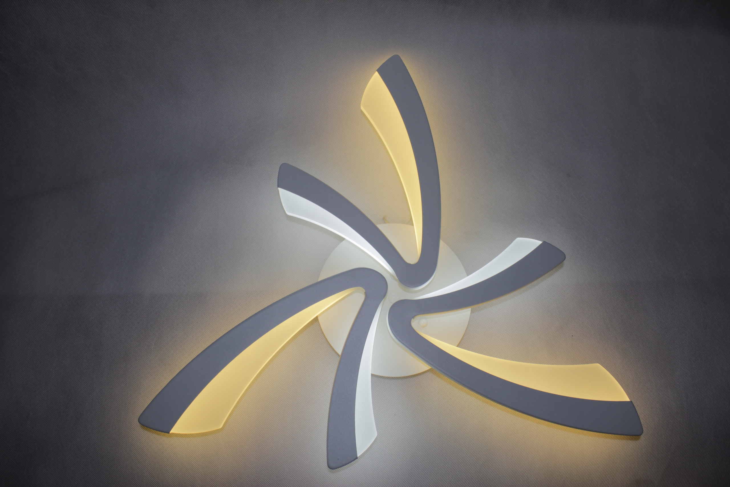 LAMPA LED LAMPA SUFITOWA PLAFON ŻYRANDOL EKO LED + Pilot Liczba punktów światła 3