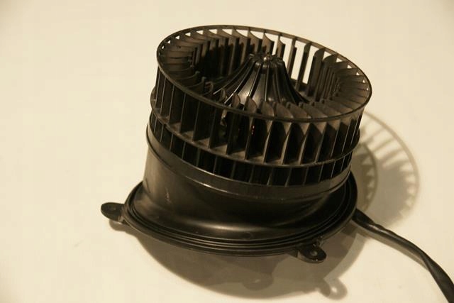 WENTYLATOR DMUCHAWA MERCEDES 190 W201 0130111109 Typ samochodu Samochody osobowe