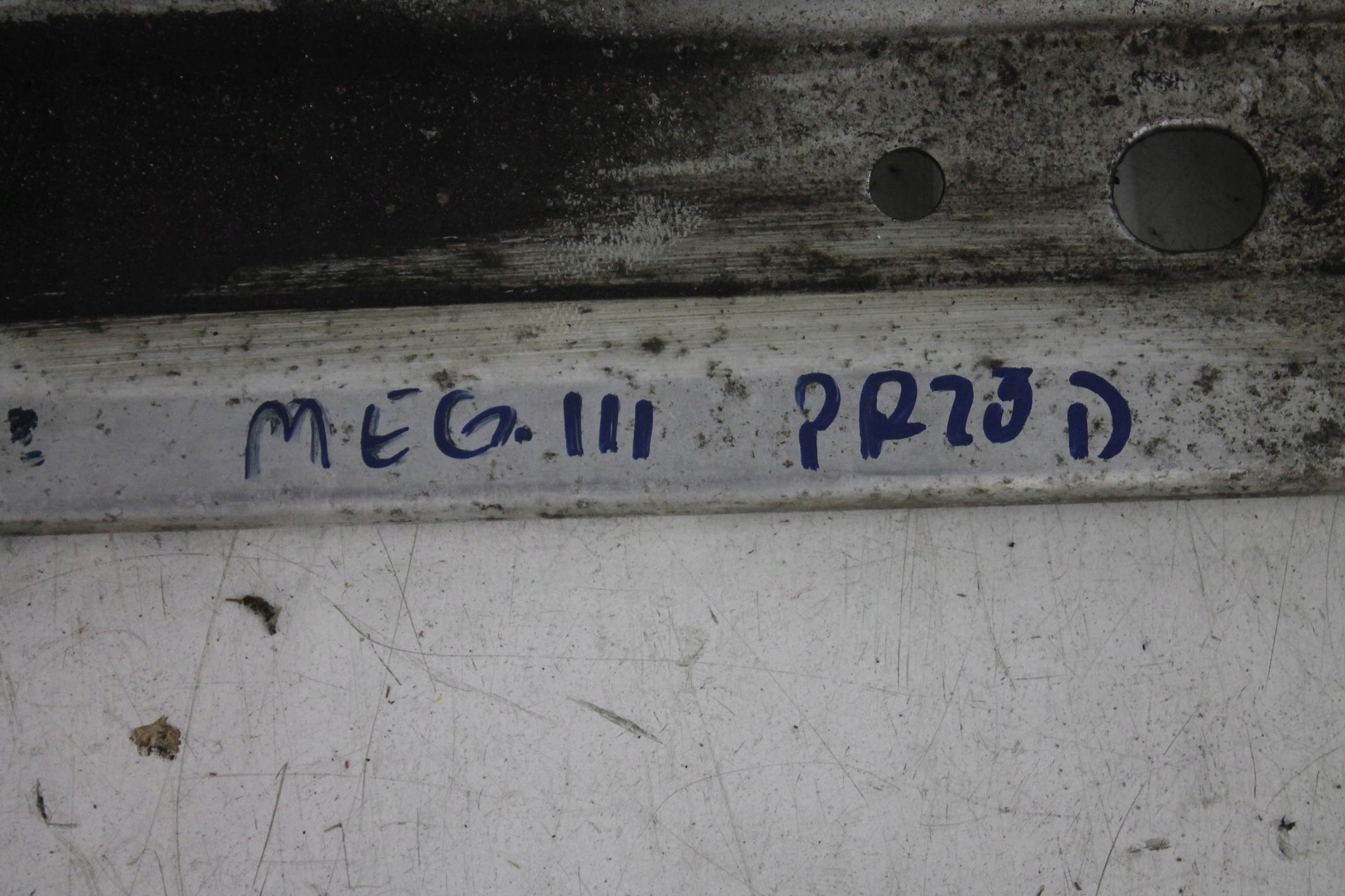 BELKA WZMOCNIENIE CHŁODNIC RENAULT MEGANE III Strona zabudowy przód