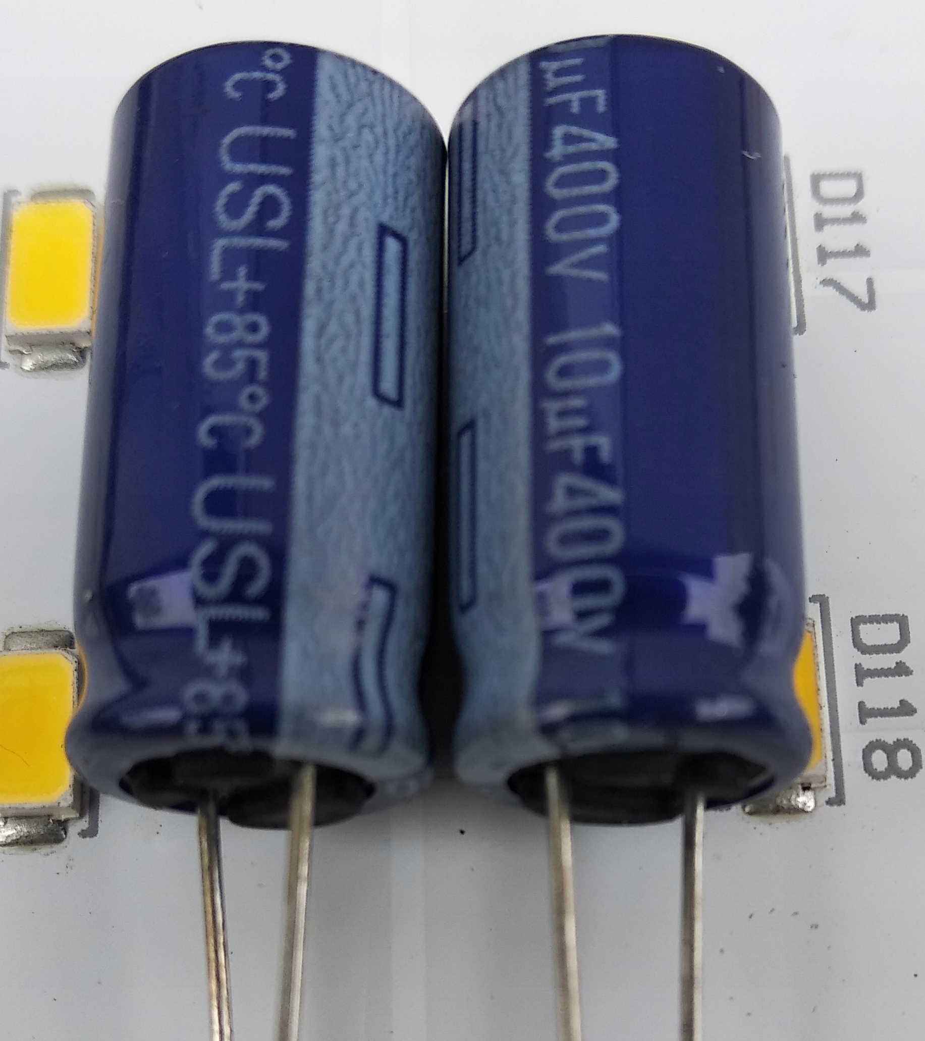 

Kondensator 10uF 400V 10x20 2 szt.