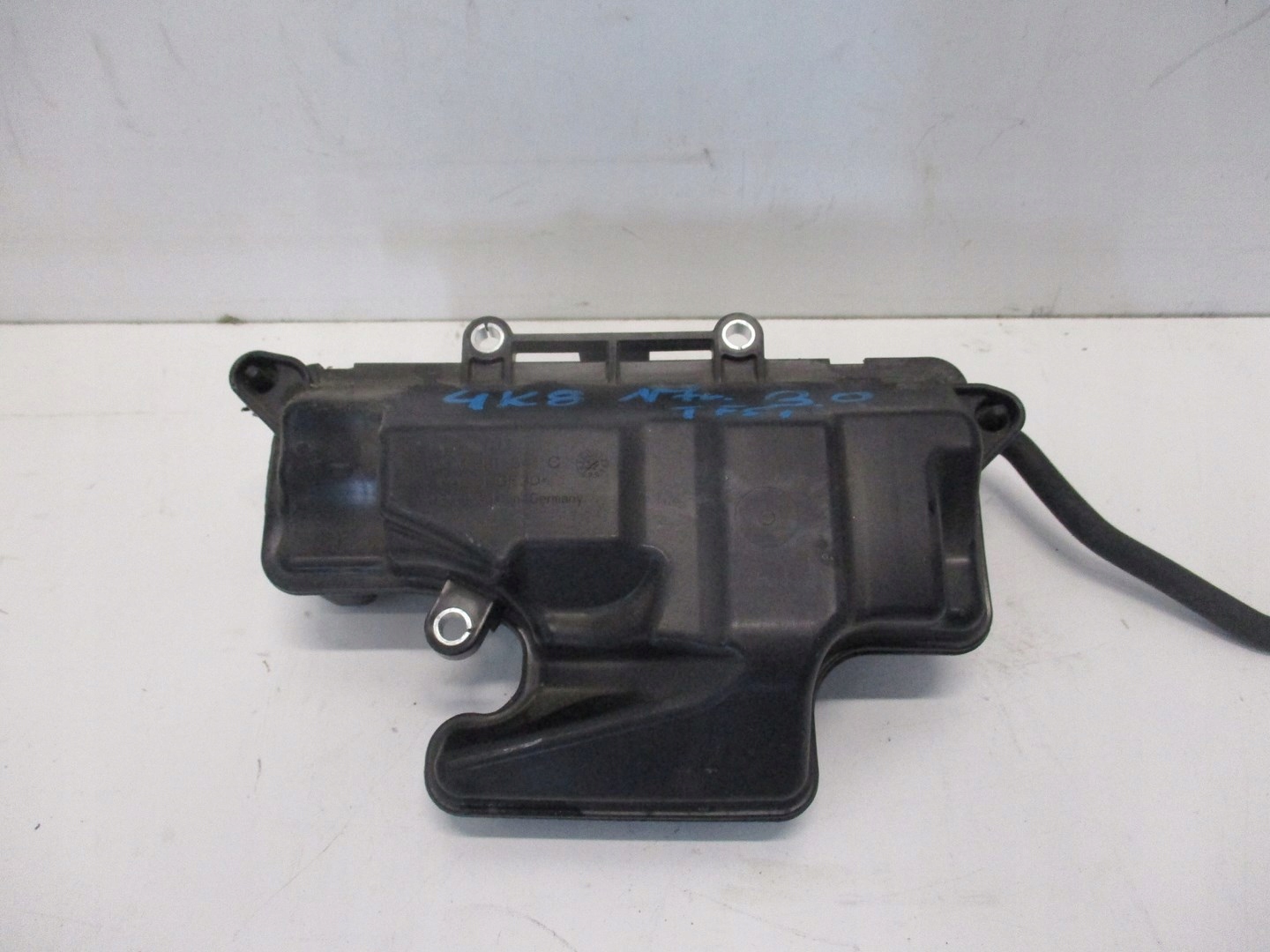 бачок давления Audi A7 4K8 06M131541C
