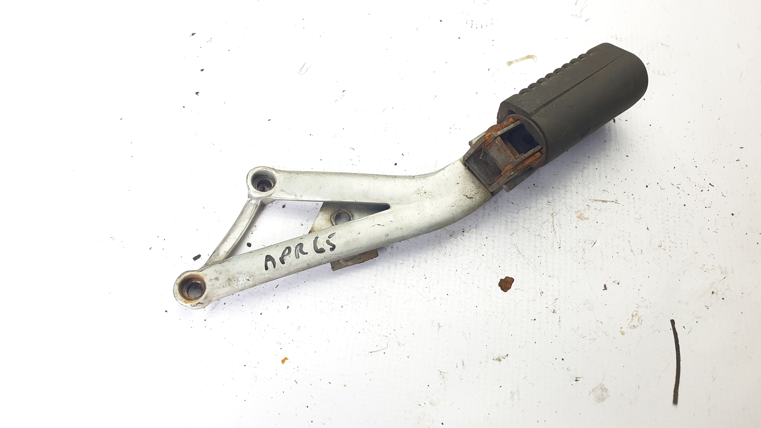 НАБОР ДЛЯ НОГ ЛЕВЫЙ ПАССАЖИР APRILIA MOTO 6.5 650