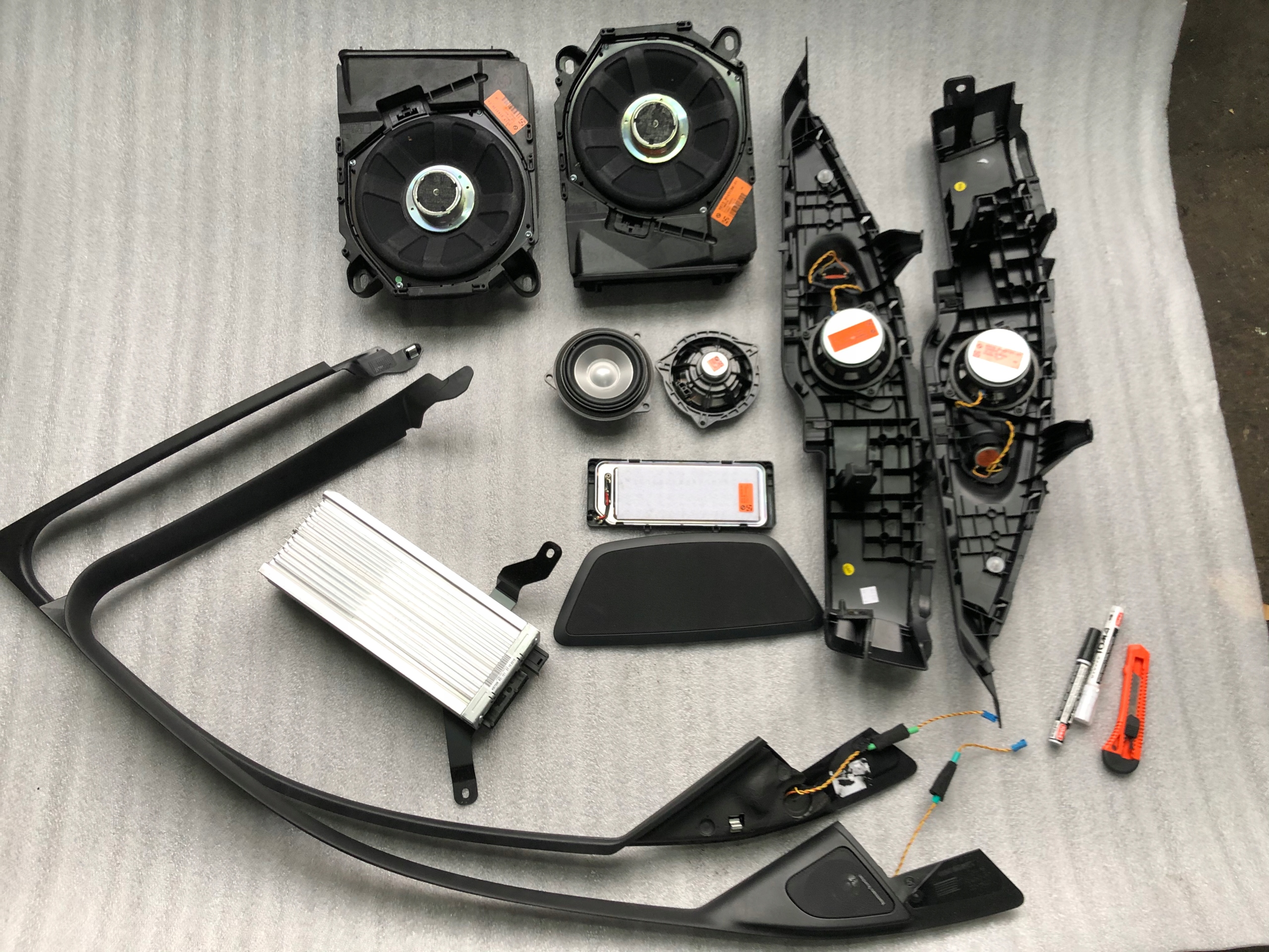 BMW X1 E84 GŁOŚNIKI LOGIC 7 NAGŁOŚNIENIE HARMAN