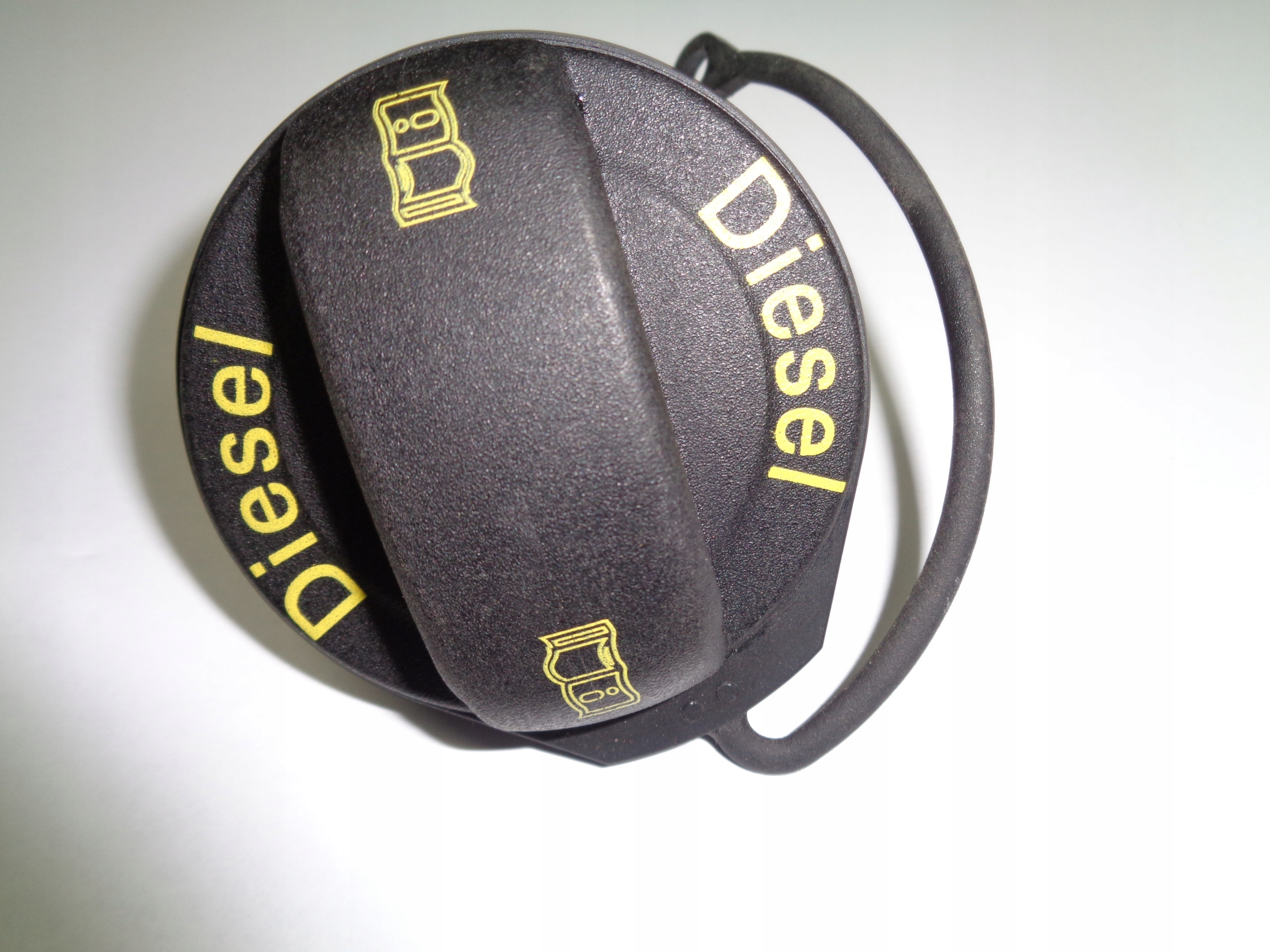 VW PASSAT B8 KOREK WLEWU PALIWA DIESEL 3AA201553