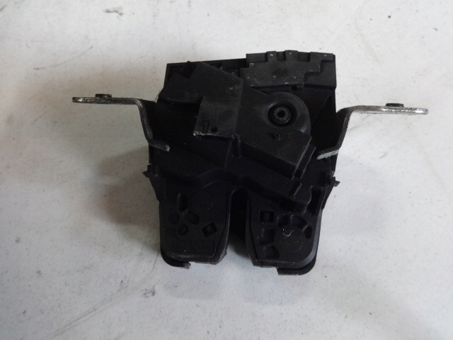 MERCEDES GLA W156 14R замок багажника задній