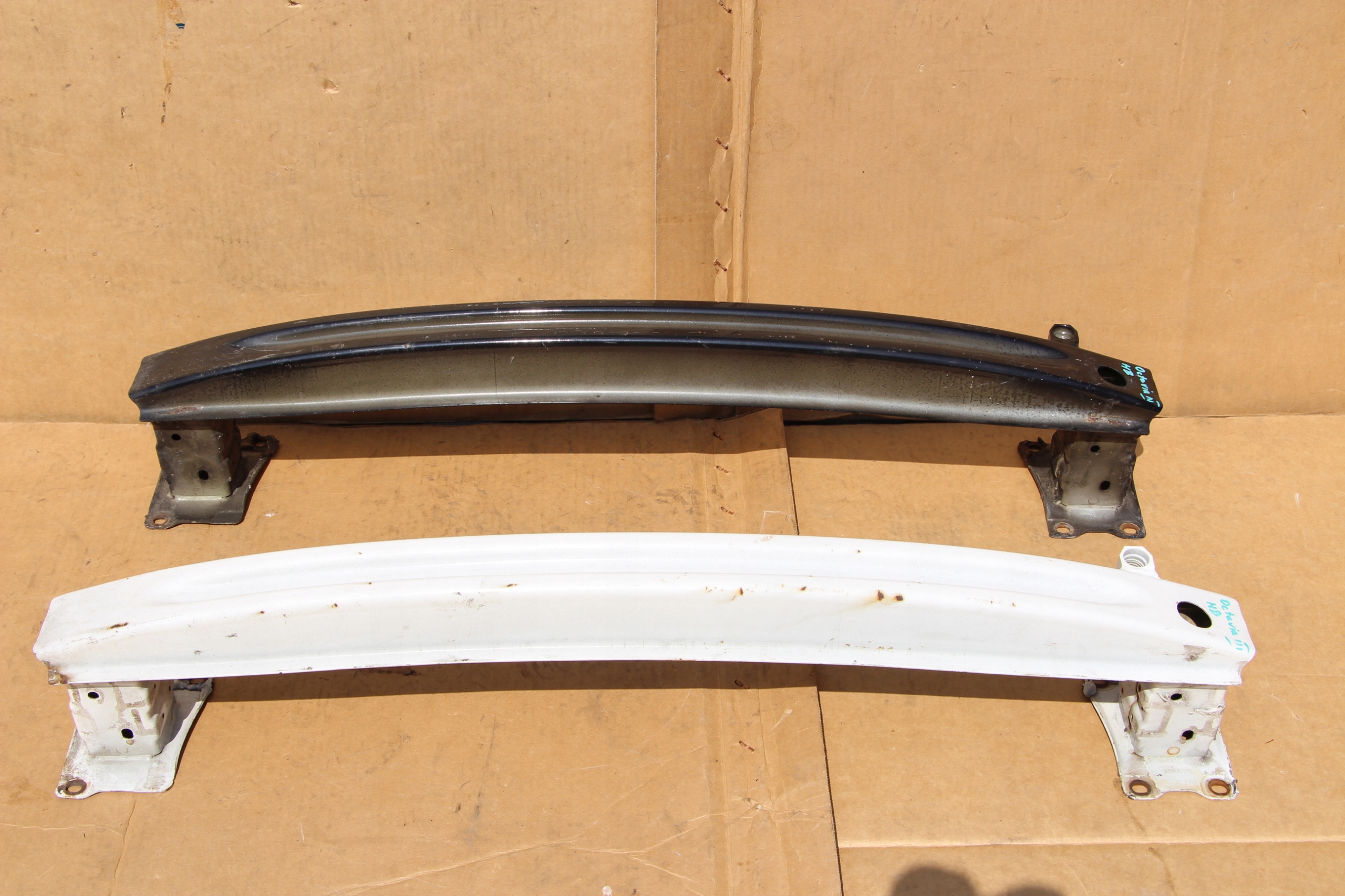 Skoda Octavia HB III 5E5 Belka zderzaka tył SEDAN