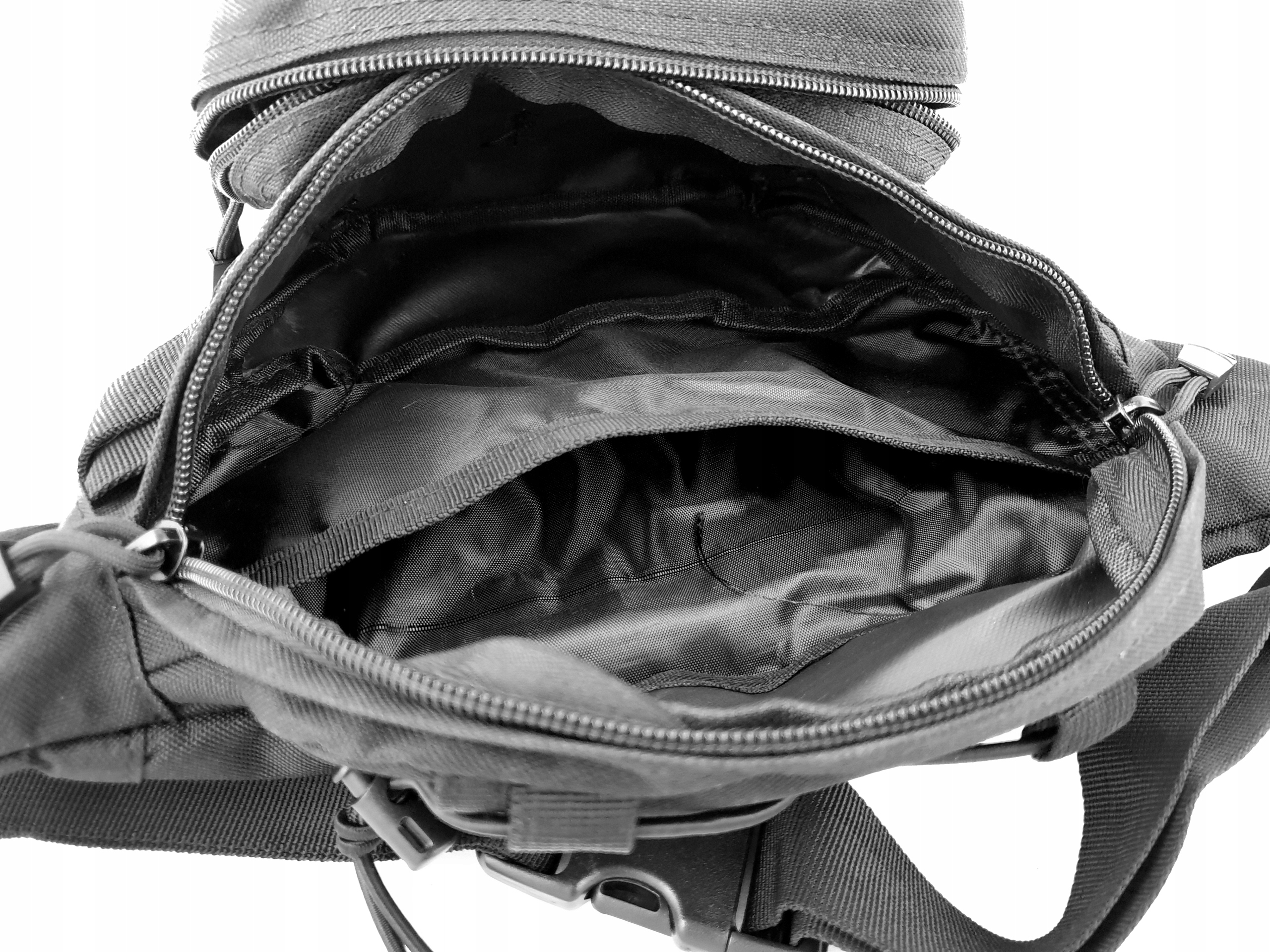 SASZETKA MĘSKA NERKA BIODRÓWKA WOJSKOWA Z PASKIEM Typ nerka