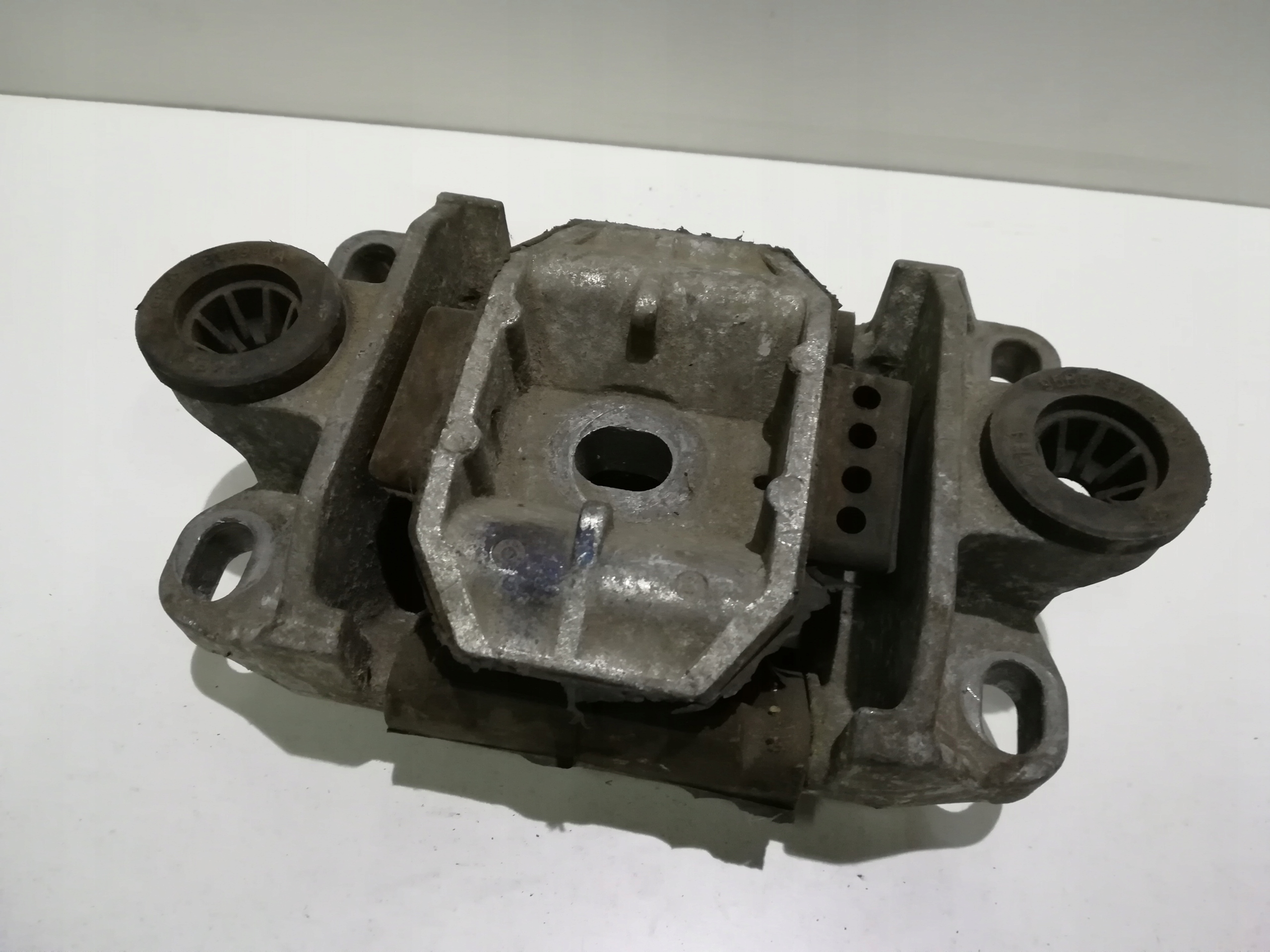 PODUSZKA SKRZYNI BIEGÓW FORD MONDEO MK3 2.0 TDCI