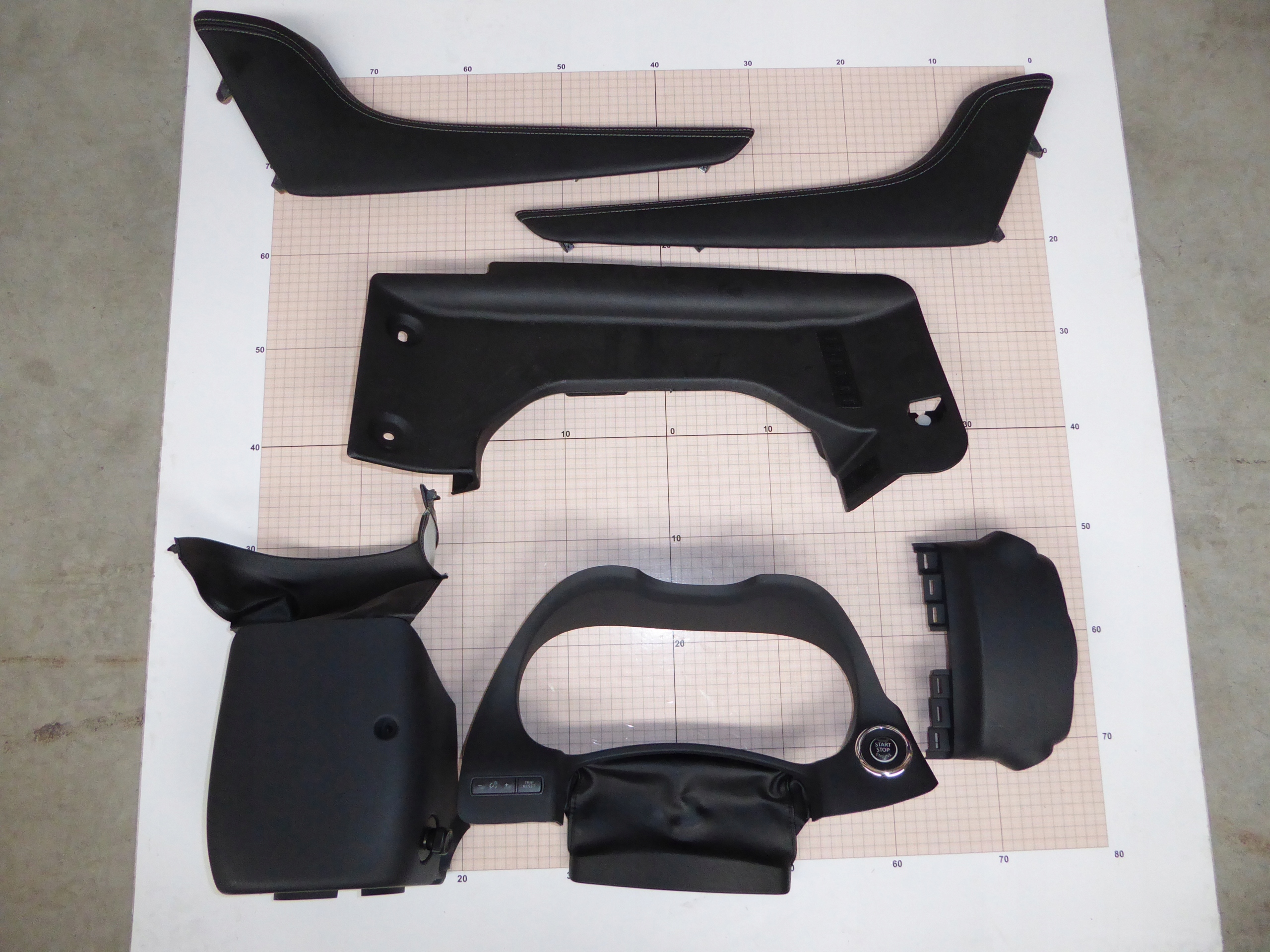 Пластикові деталі Infiniti Q50 3.7 L V6