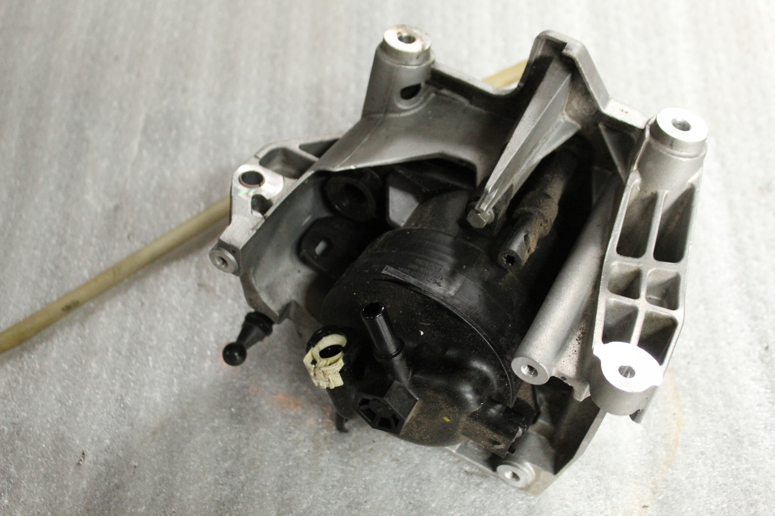 9676133480 - КОРПУС ПАЛИВНИЙ ФІЛЬТР ЛАПА FORD MONDEO MK5 2.0 TDCI