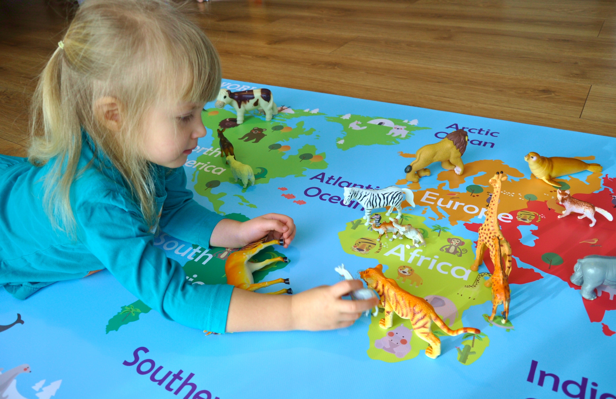 Duża mapa kontynenty MONTESSORI po angielsku Rok wydania 2019