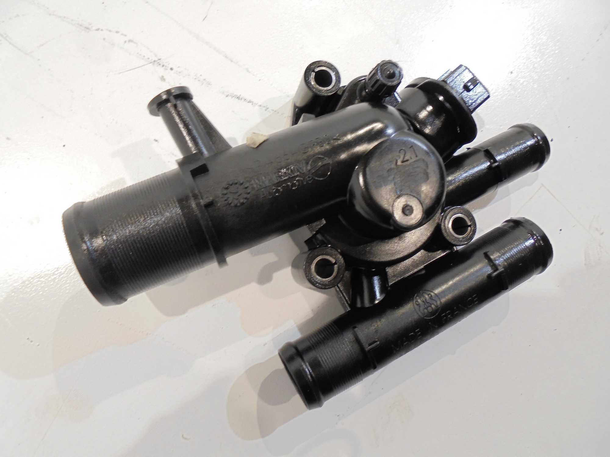 OBUDOWA TERMOSTATU RENAULT MEGANE II 1.9 DCI