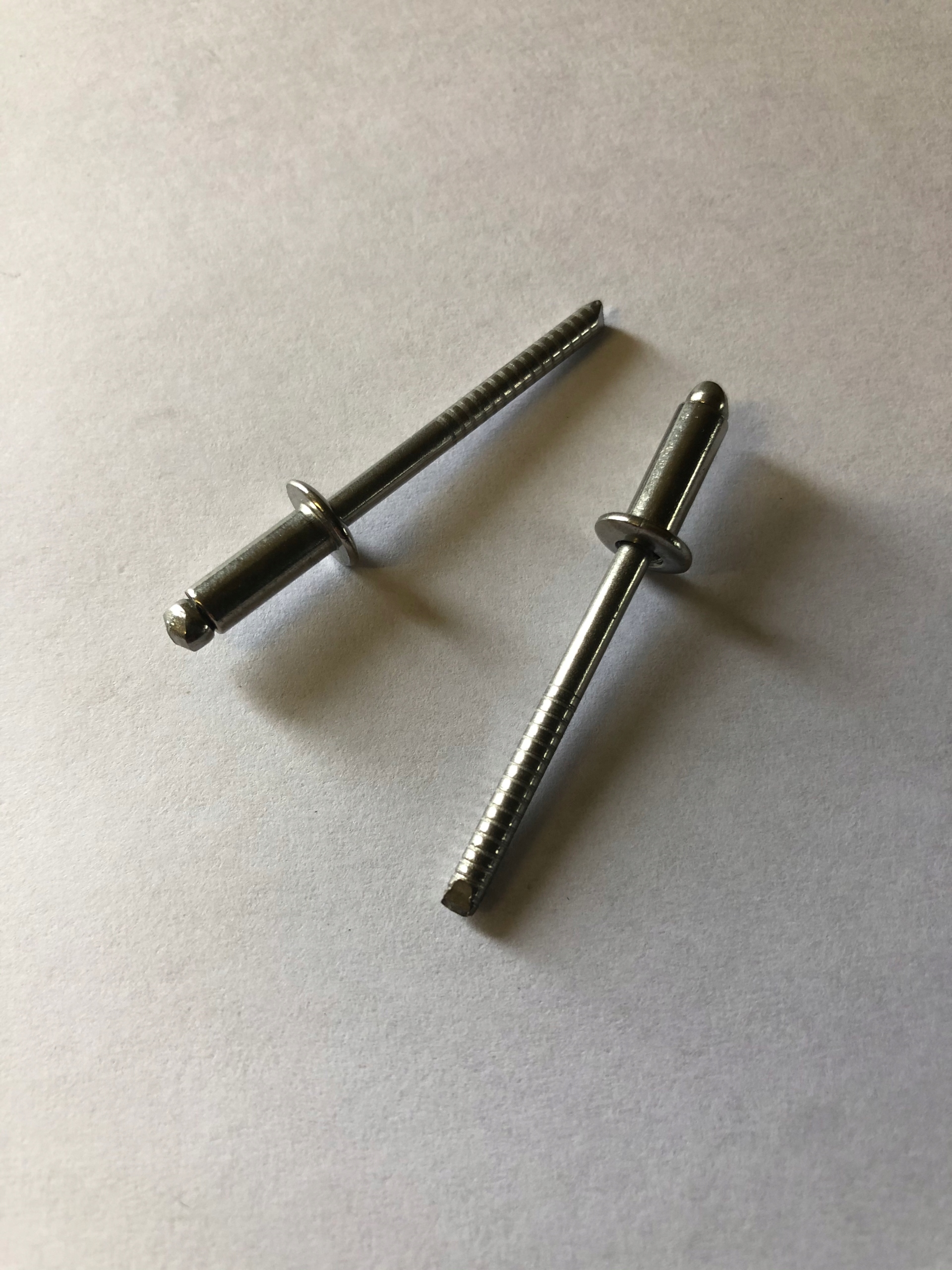 NITY ZRYWALNE NIERDZEWNE 4x20 A2/A2 RADEŁK. 500szt