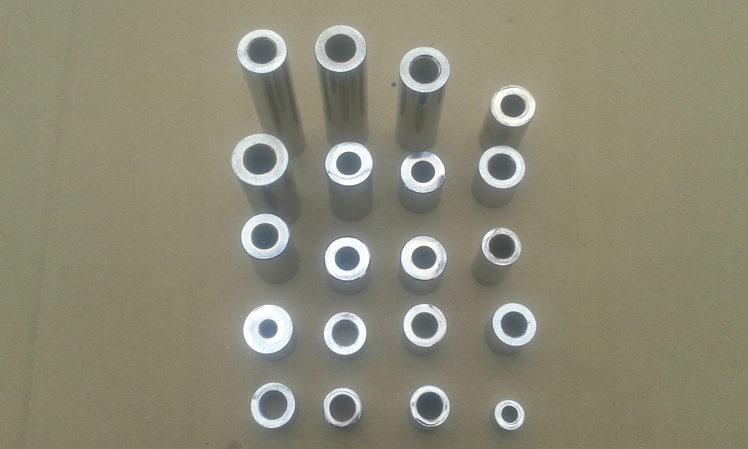 TULEJKA CHROMOWANA DYSTANS 18/10/10