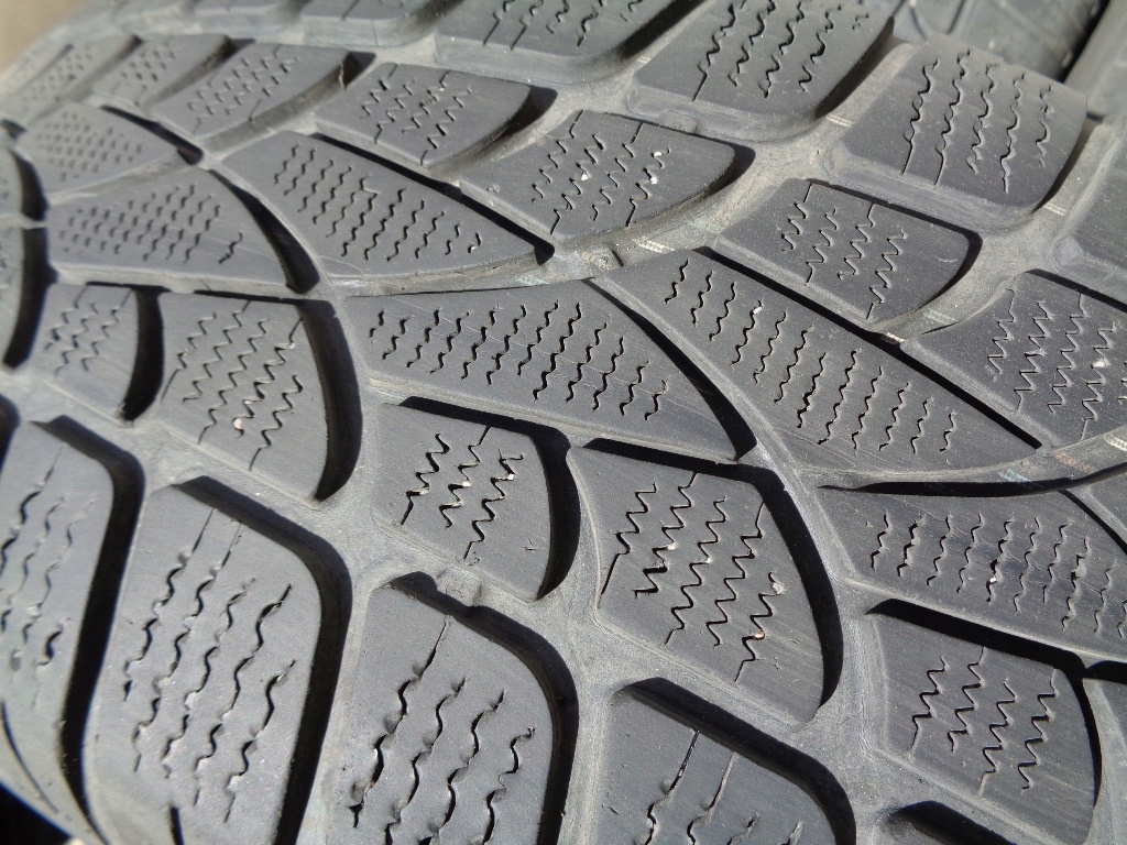 4x Zimowe DUNLOP SPORT 3D 235/65R17 104H 5,9mm Marka Dunlop