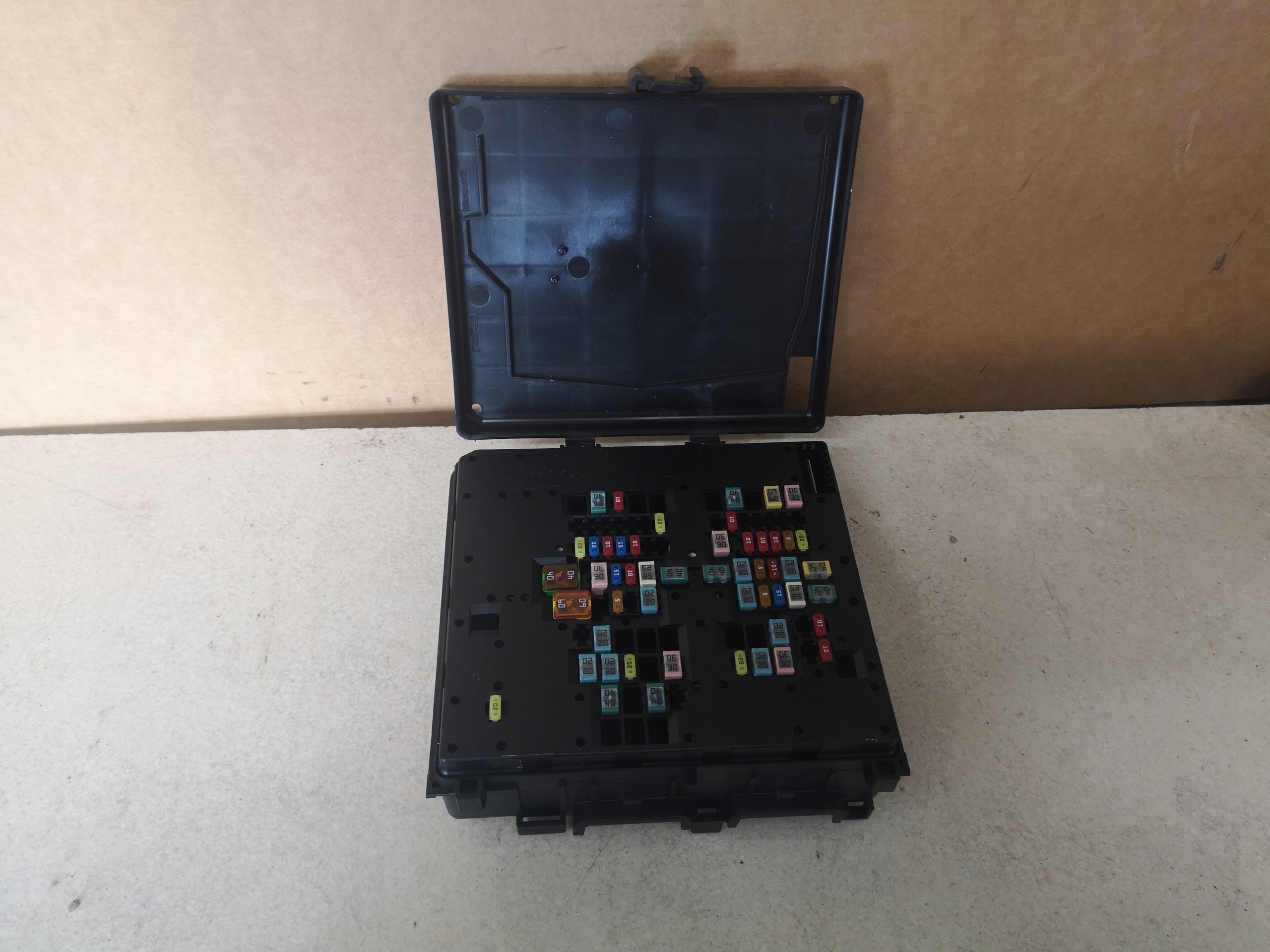 FORD FOCUS MK4 1.5 ECOBOOST SKRZYNKA BEZPIECZNIKÓW Producent części Ford OE