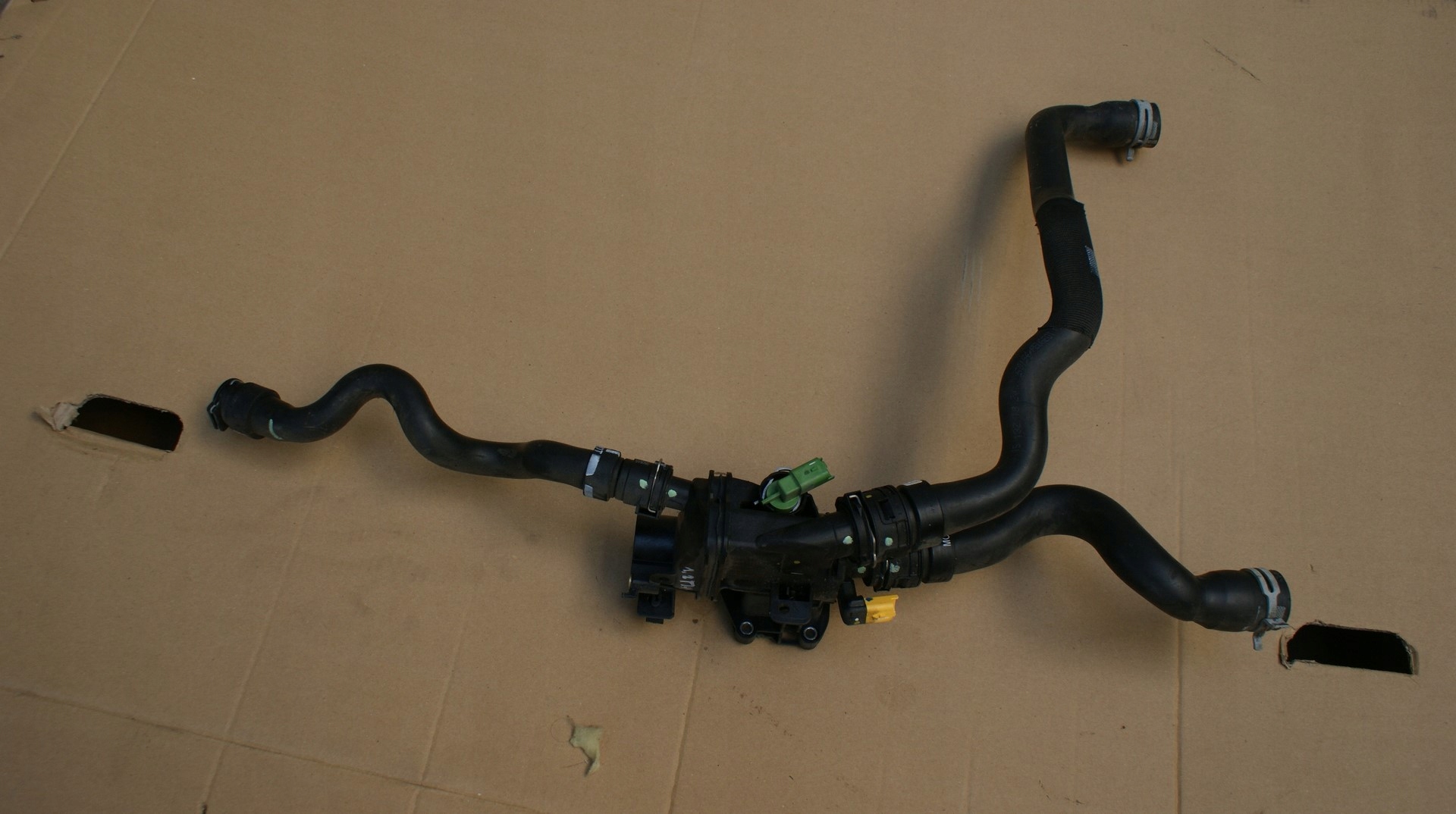 CITROEN PEUGEOT 1.2 THP TERMOSTAT RURY