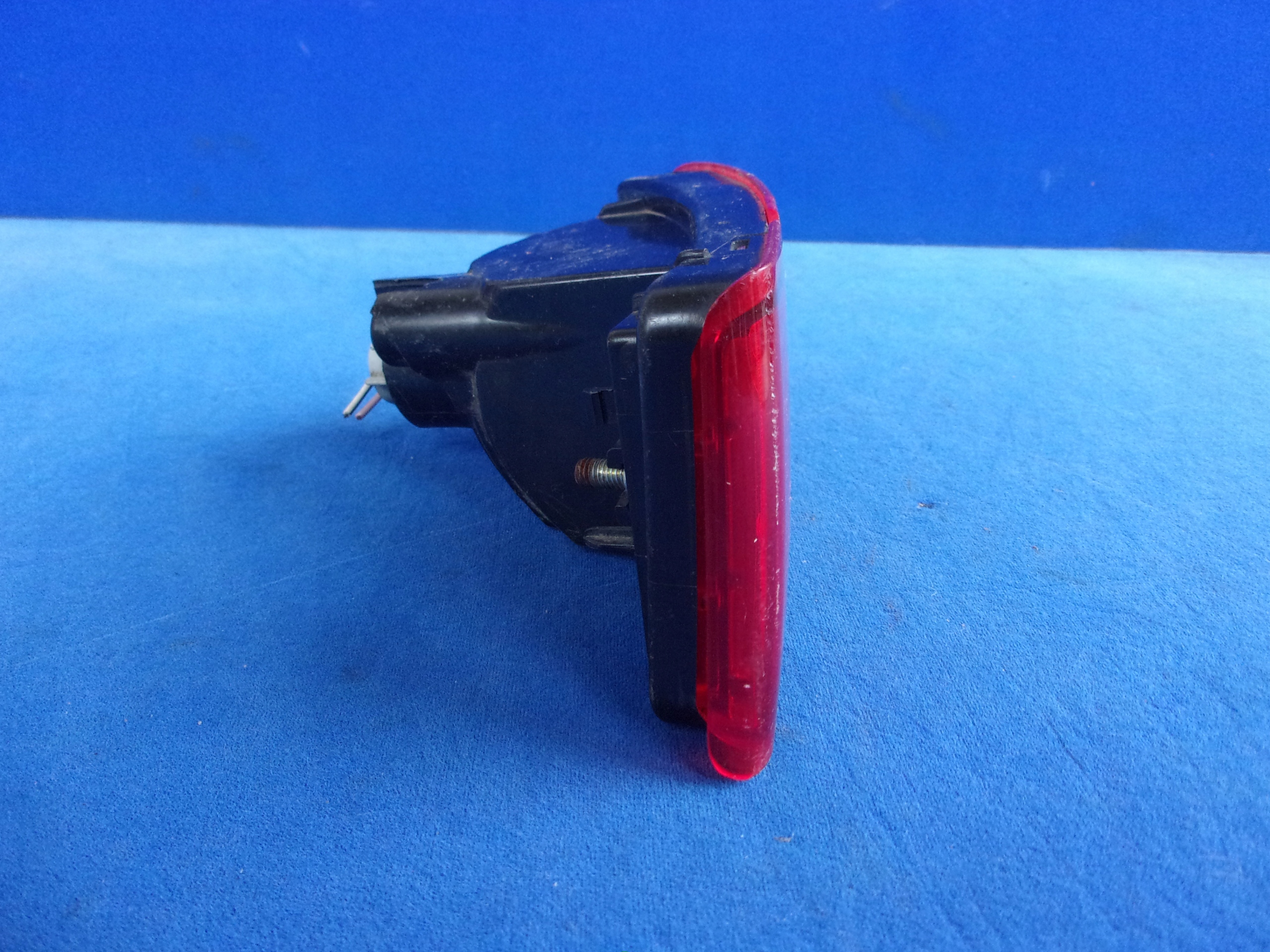 TOYOTA LAND CRUISER 120 LAMPA TYLNA PRZECIWMGIELNA Installation side right
