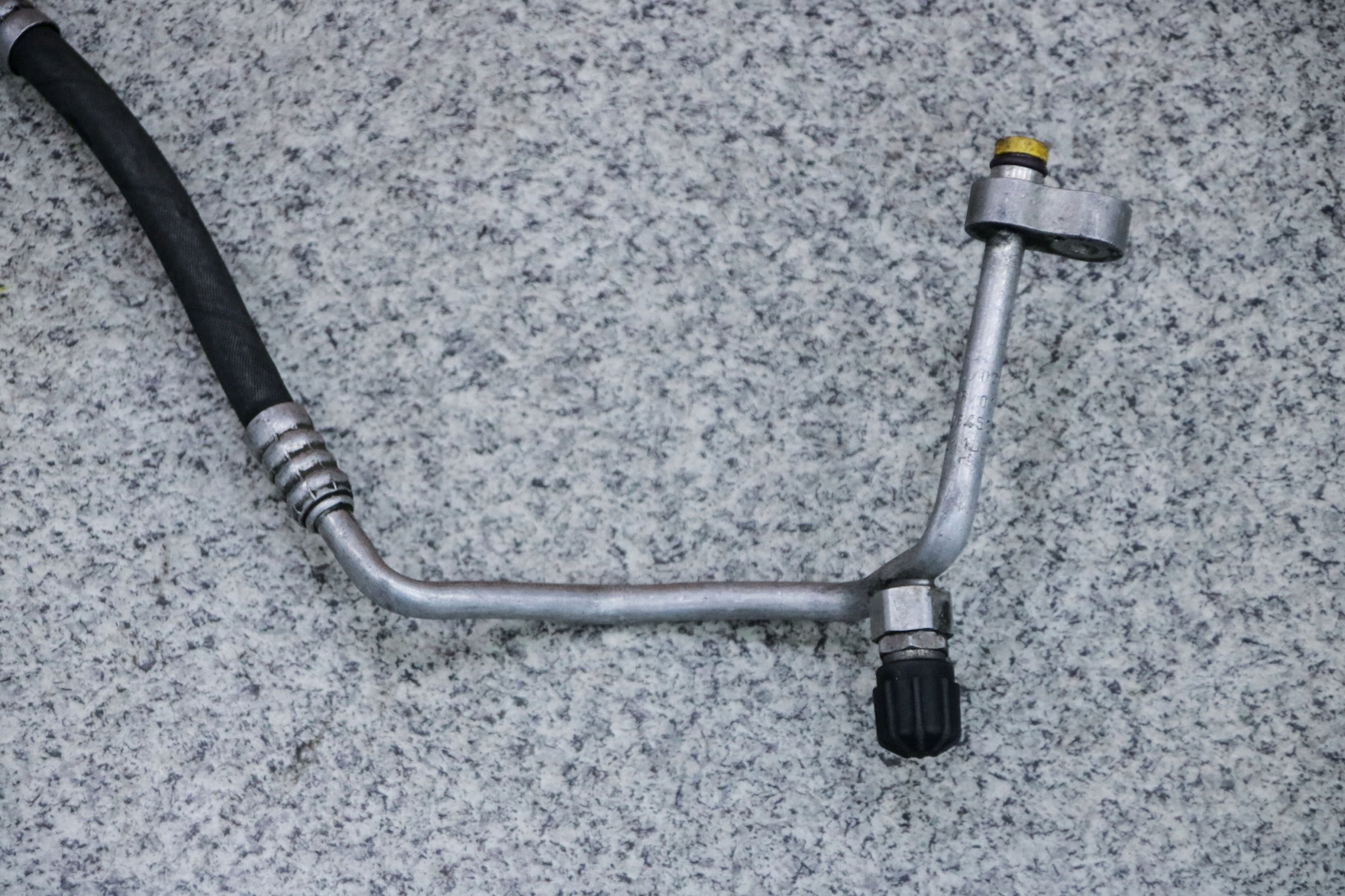BMW E60 E61 M5 trubka vedení klimatizaci 6982875