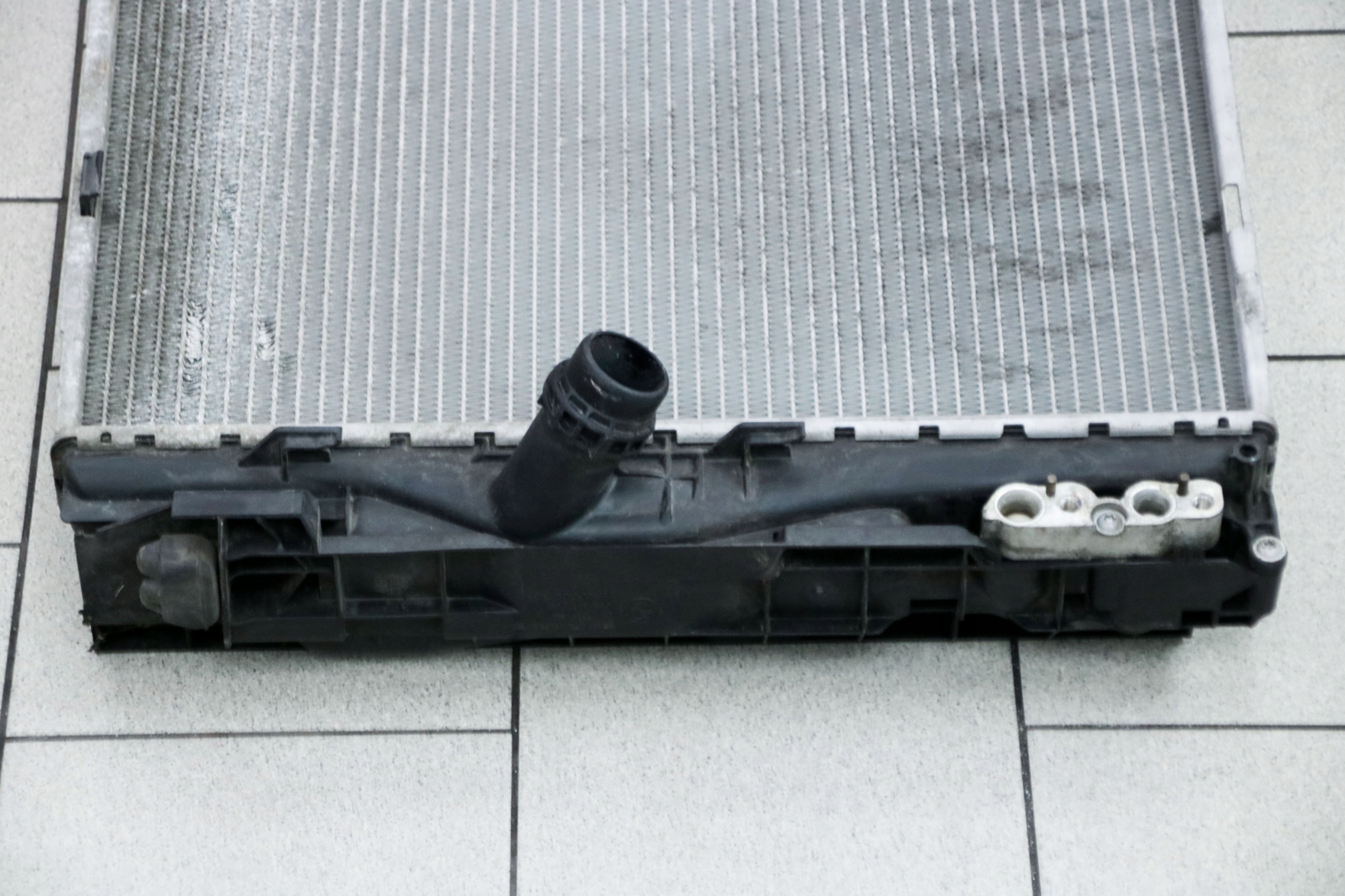 BMW E87 E90 E91 chladič vody KLIMY řízení 7522934