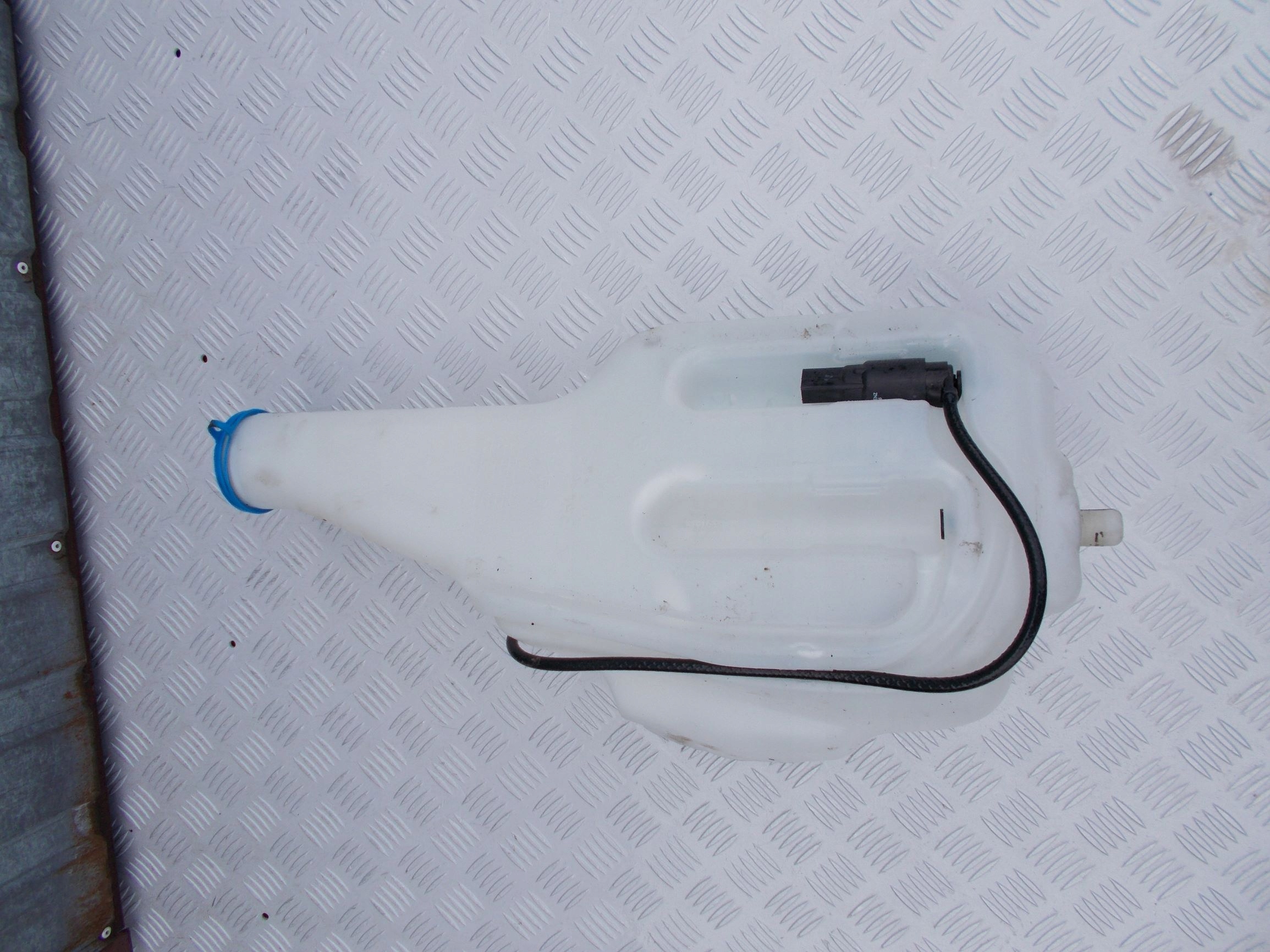 VOLKSWAGEN CRAFTER БАЧОК ОМЫВАТЕЛЯ НАСОСА