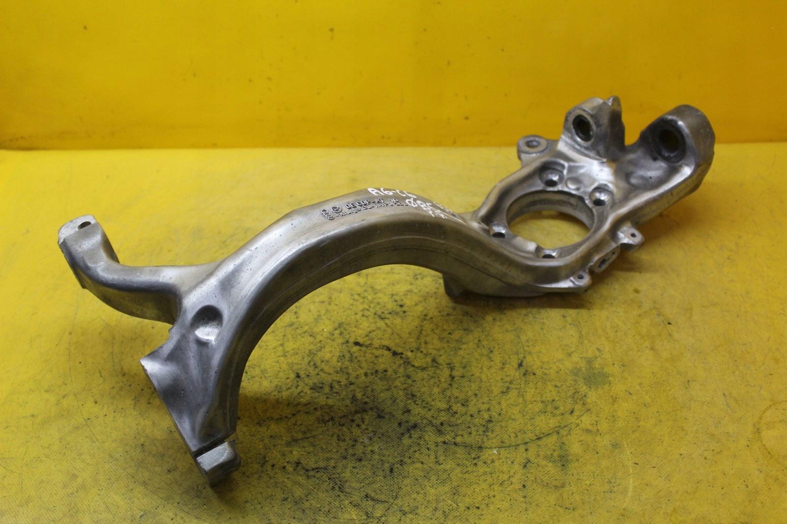 поворотный кулак ауди. втулка в поворотный кулак ауди а6 1999. поворотный кулак ауди. поворотный кулак ауди а4 б5 1998. поворотный кулак ауди а6 с4 фото.