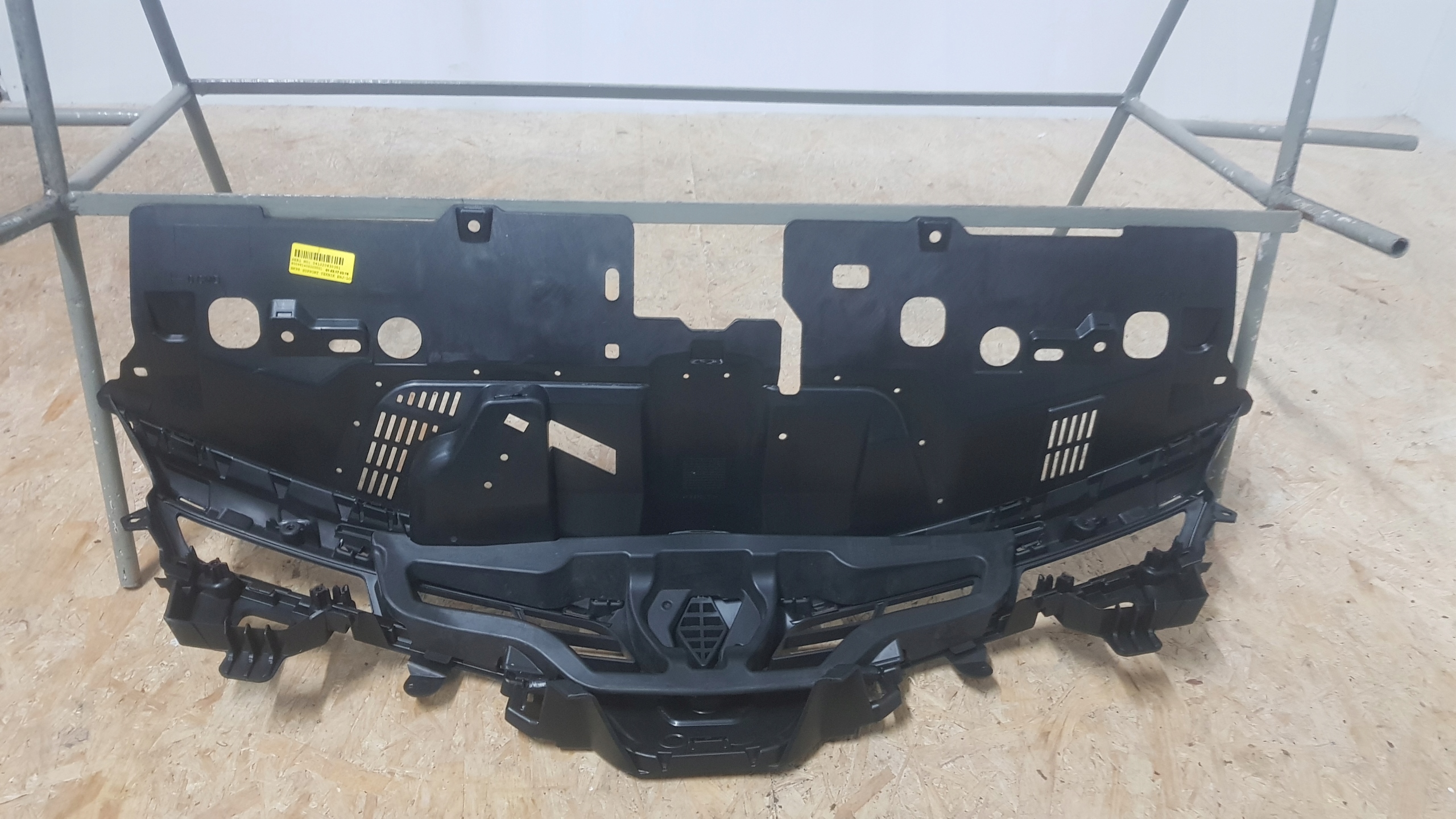 renault CLIO 4 IV решетка радиатора передняя