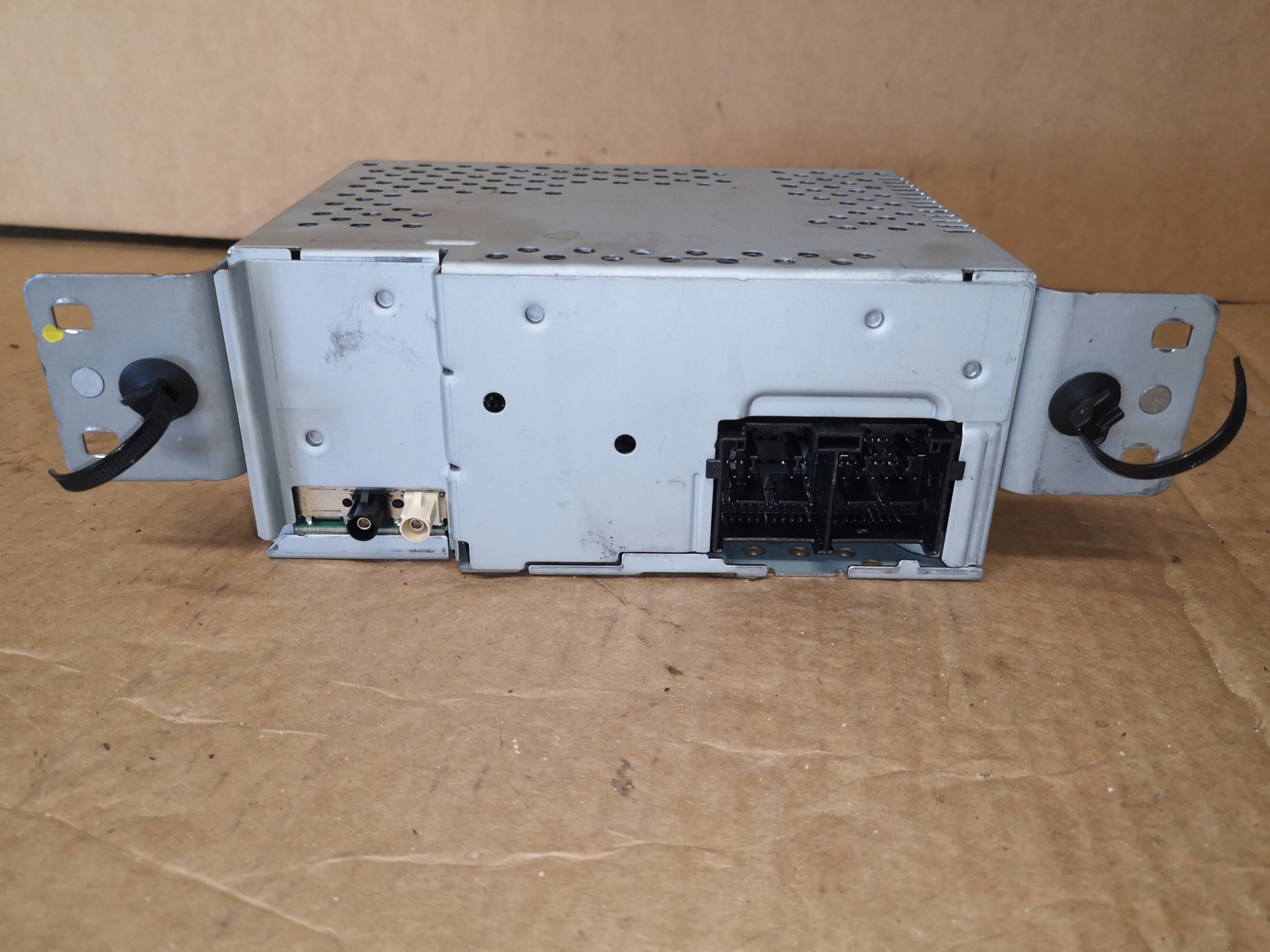 FORD FOCUS MK4 RADIO AUDIO DAB Jakość części (zgodnie z GVO) O - oryginał z logo producenta pojazdu (OE)