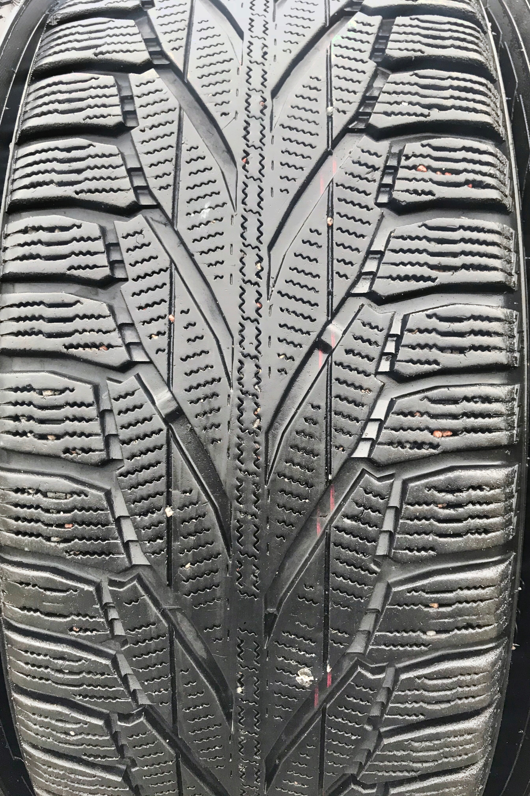 4x 215/65R16 NOKIAN HAKKAPELITTA R2 SUV 102R ZIMA Rok produkcji 2015