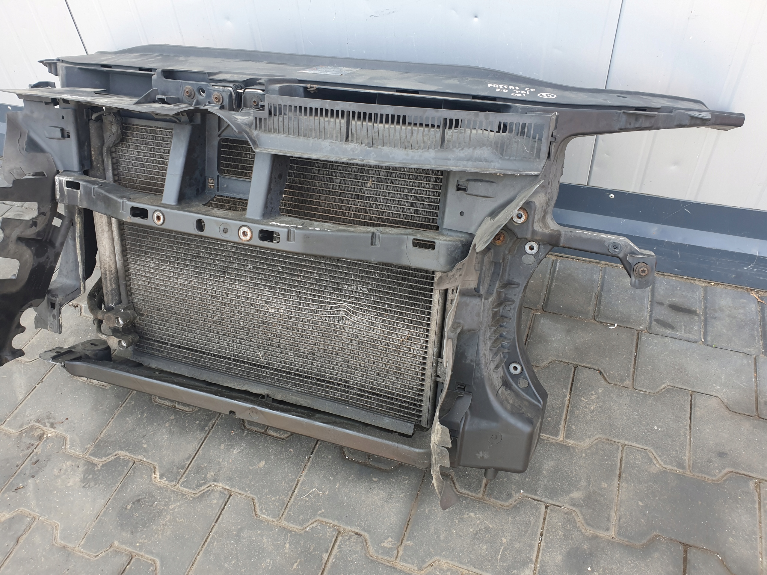 VW Passat CC 2.0 TDI PRZEDNI PAS CHŁODNICE KOMPLET Producent części Inny