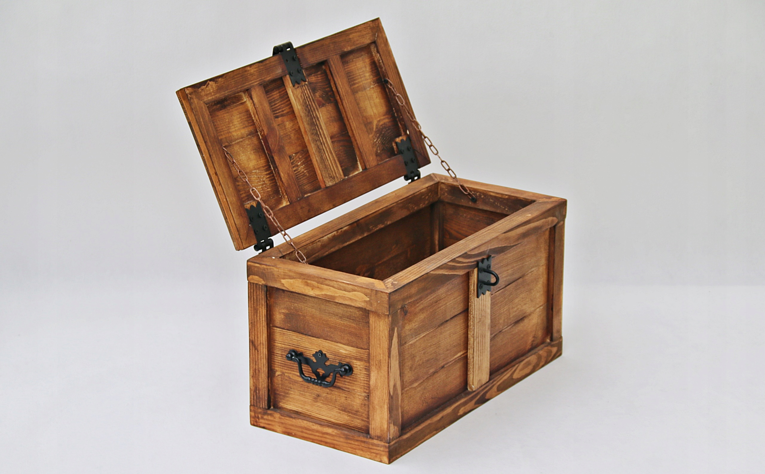 Ozdobna skrzynia w stylu RETRO z okuciem, kufer Szerokość mebla 50 cm