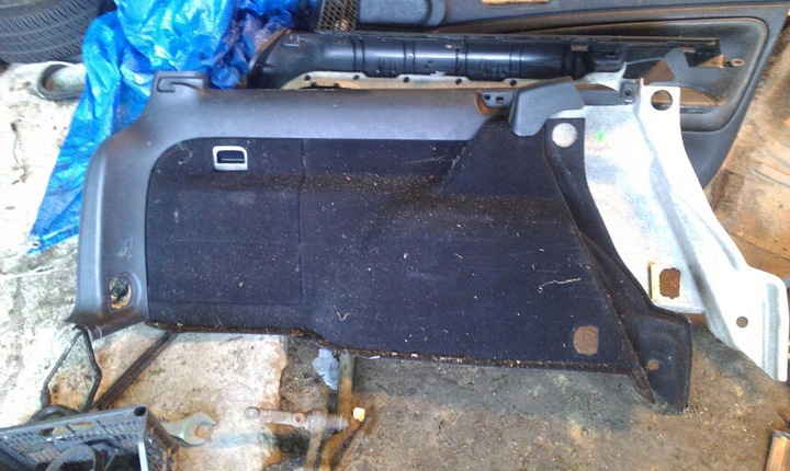 PASSAT B5 KOMBI - BOCZEK BAGAZNIKA LEWY PRAWY TYL